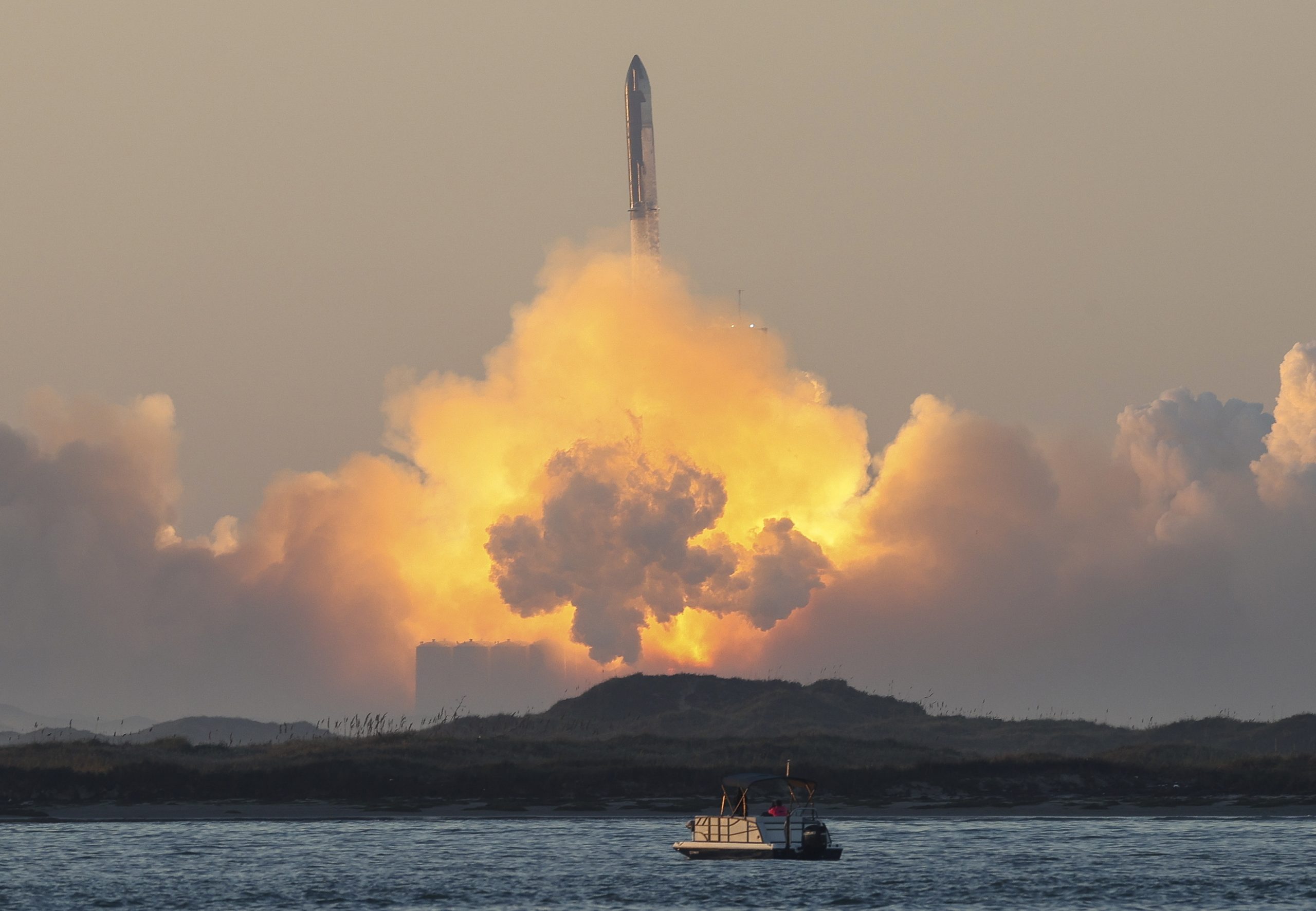 SpaceX começa primeiro passeio espacial privado. Acompanhe aqui