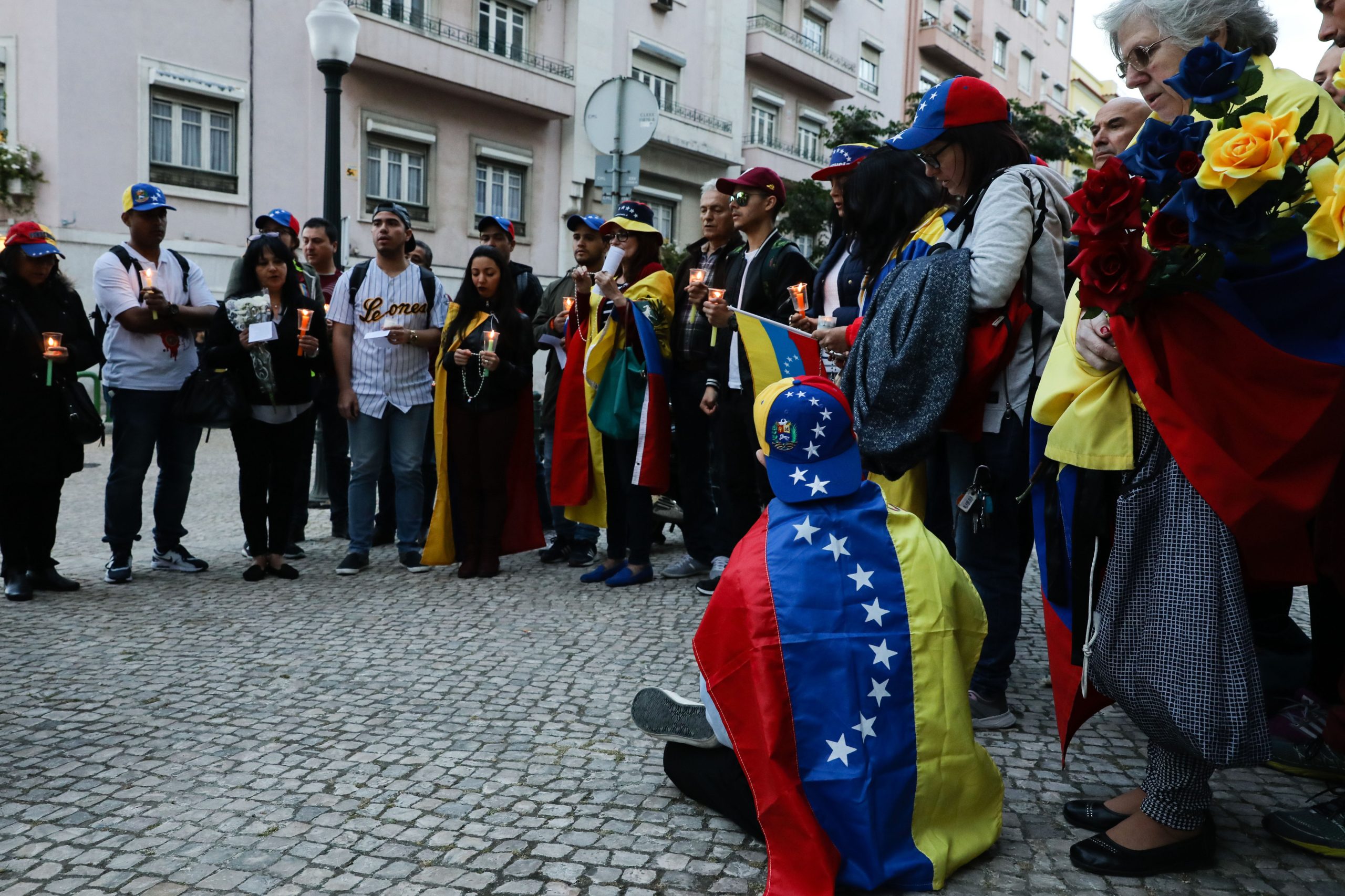 Venezuela: Trinta pessoas juntam-se em vigília em Lisboa pela paz na Venezuela
