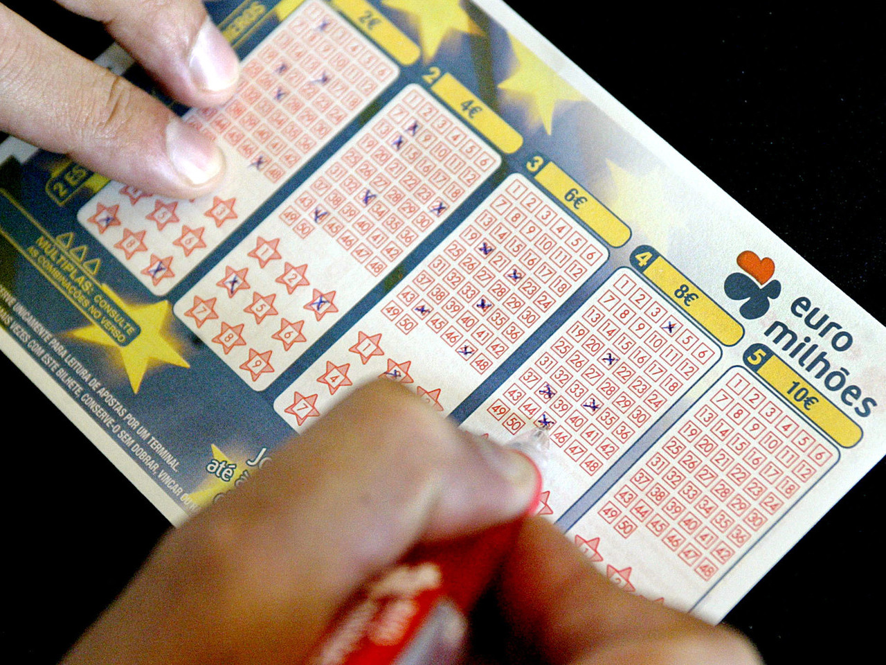 Euromilhões soma ‘jackpot’ de 25 milhões de euros para 3.ª feira