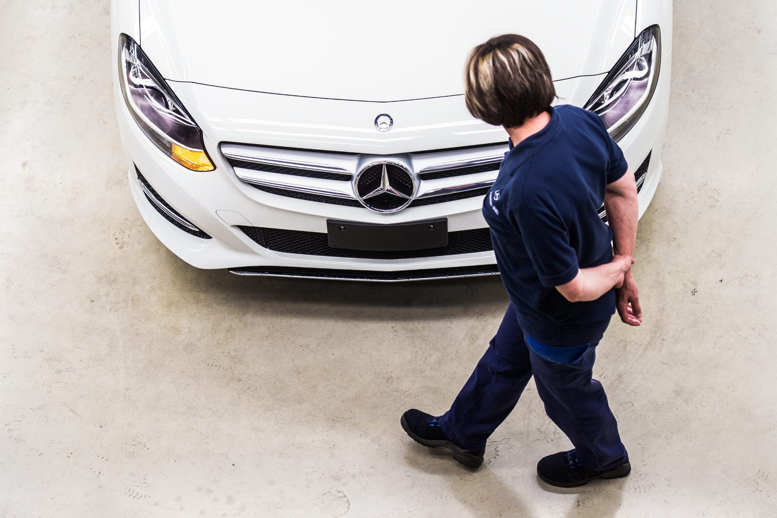 A indústria automóvel quer deixar de vender carros para garantir que ganha dinheiro