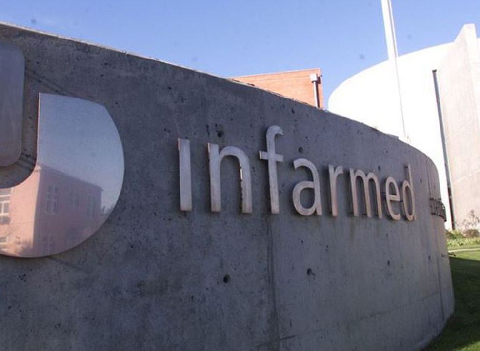 Ministro da Saúde vai ser ouvido no parlamento sobre mudança do Infarmed