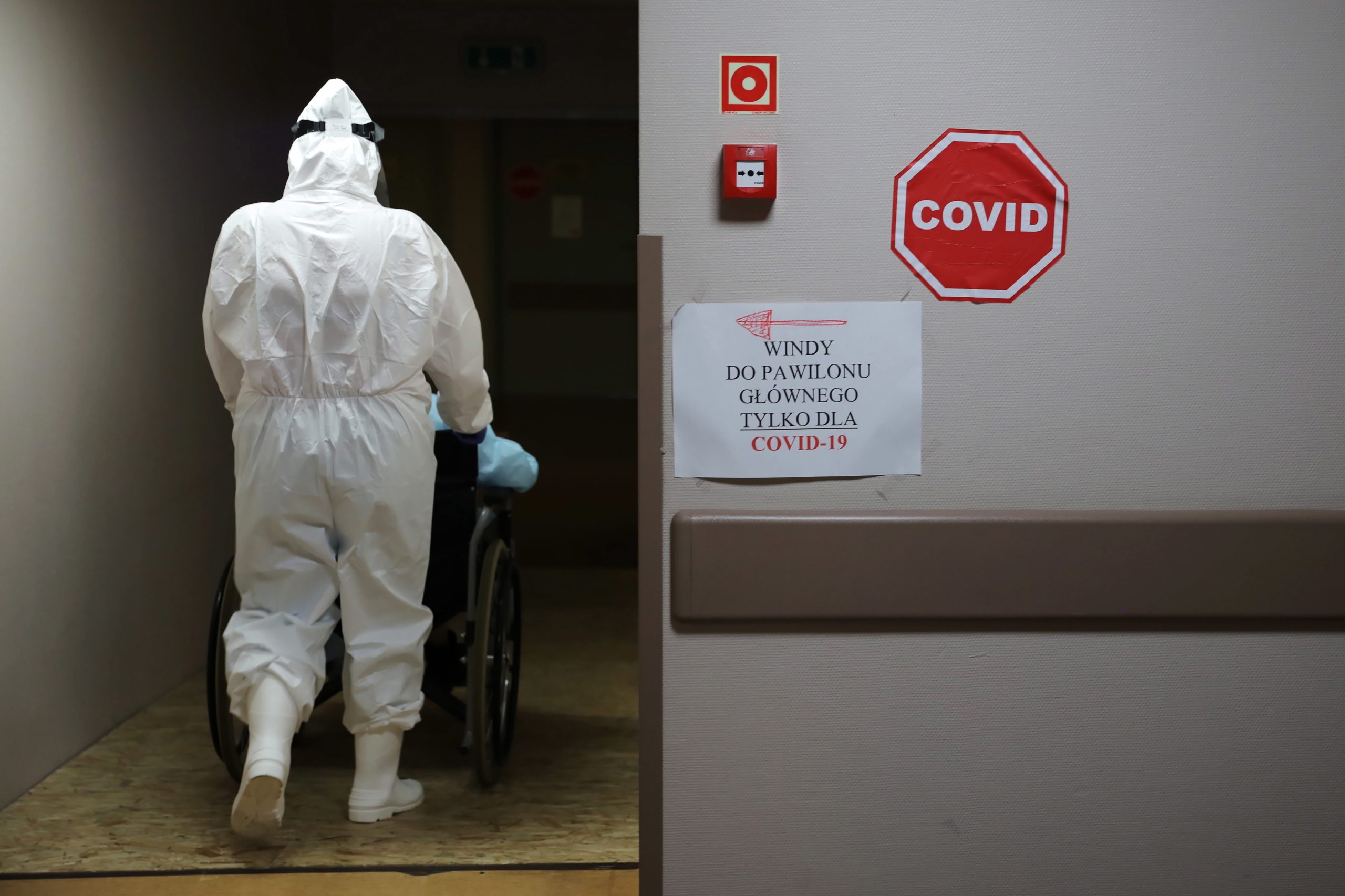 Contágios disparam na Polónia com novo recorde diário de 2.292 casos