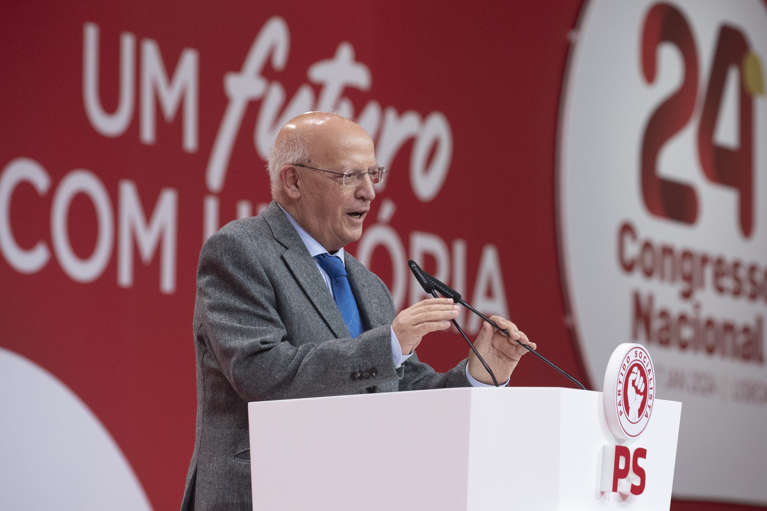 Santos Silva defende que só uma “vitória robusta” do partido garante governabilidade