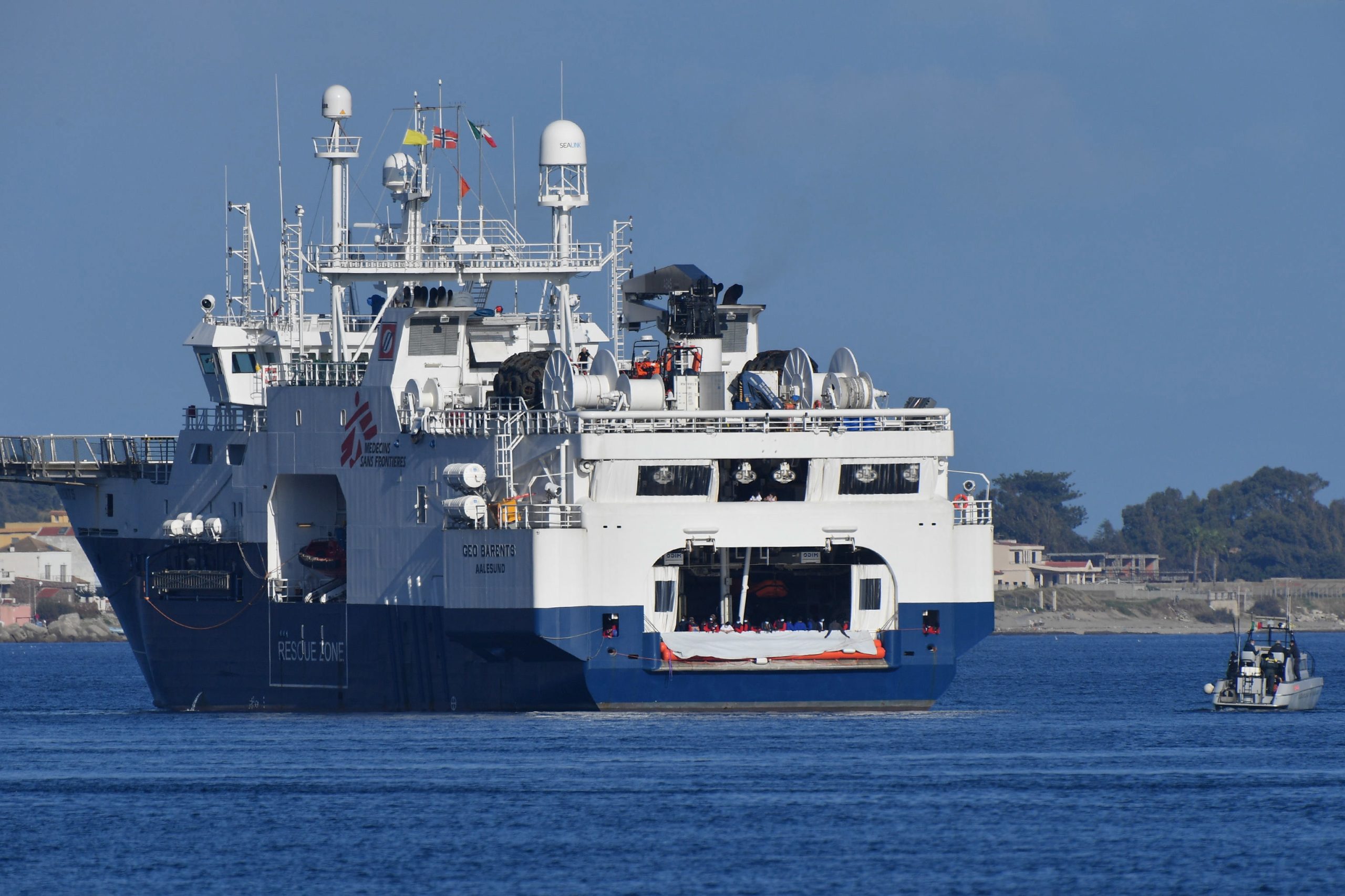 Mais de 400 pessoas resgatadas no Mediterrâneo em dois dias