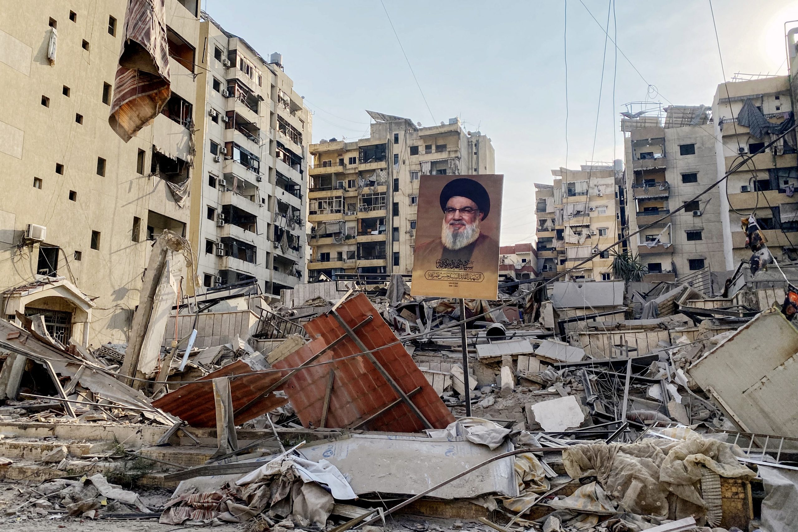 “Geralmente não tenho medo, mas foi como se a terra tremesse”. Beirute vive noite de terror com bombardeamentos israelitas