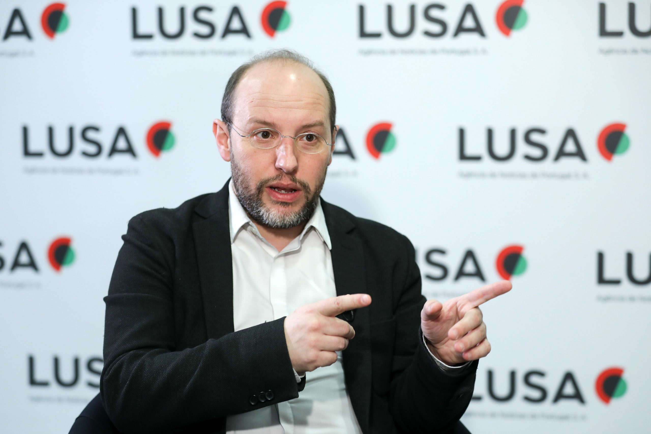 Rui Tavares responsabiliza direita pela suspensão de sondagens do PE