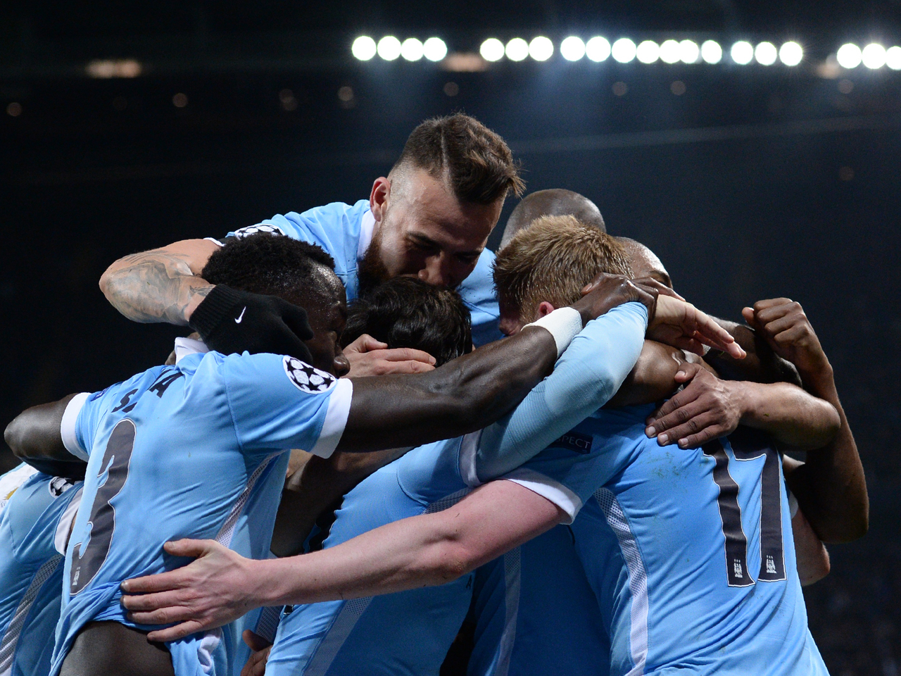 Jogadores do Manchester City celebram um golo