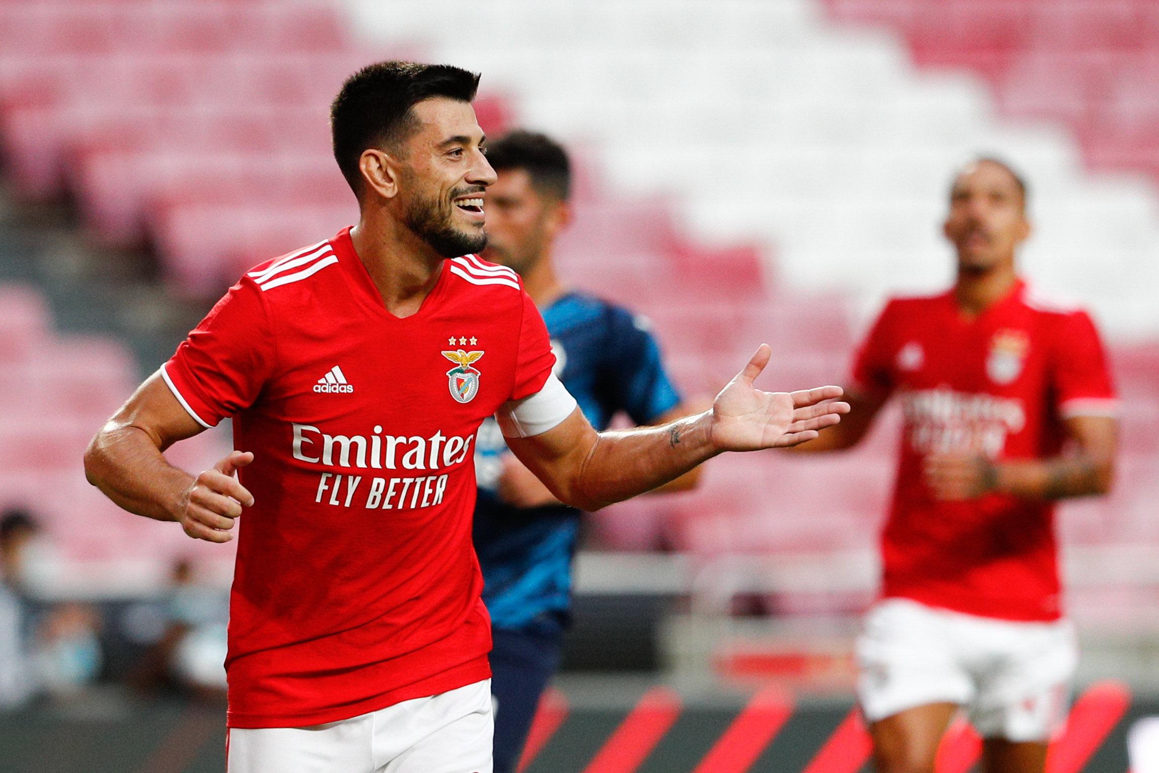 Benfica ‘despede-se’ Pizzi cm jogador a dizer que leva o clube “no coração”
