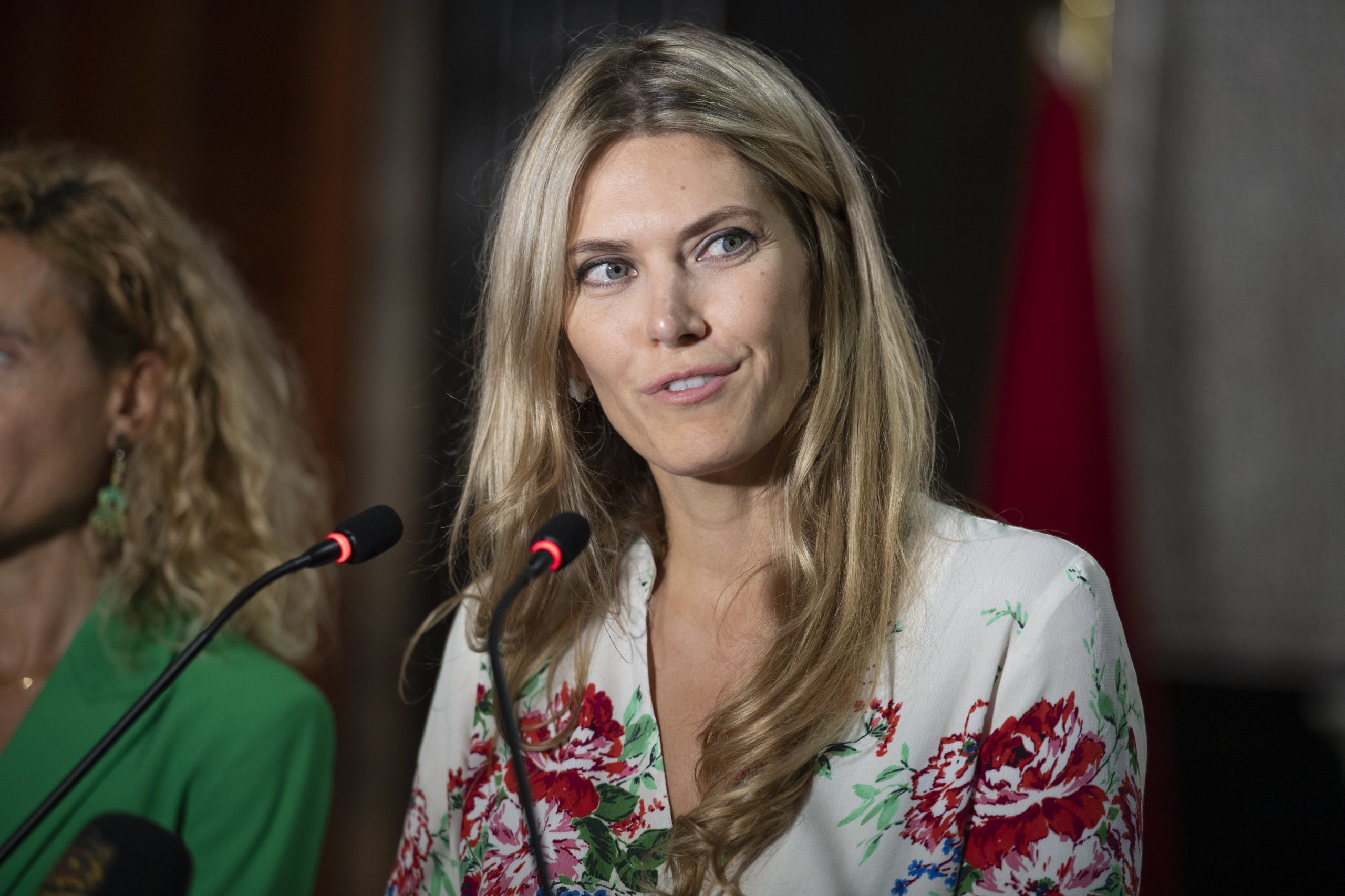 Vice-presidente do Parlamento Europeu e familiares com bens confiscados na Grécia