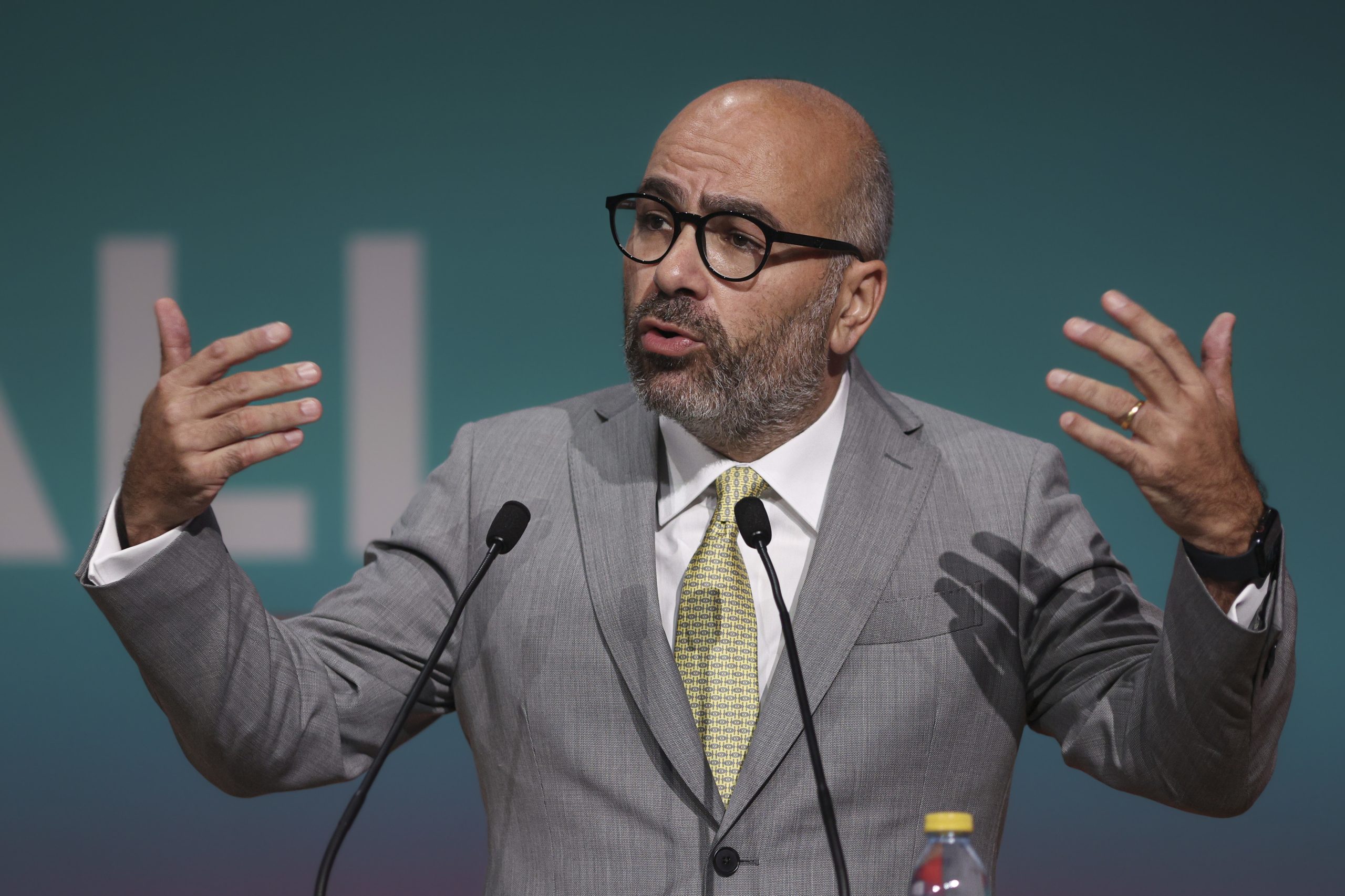 Miguel Pinto Luz alvo de quatro queixas ao Ministério Público por parte de ex-vereador do PCP