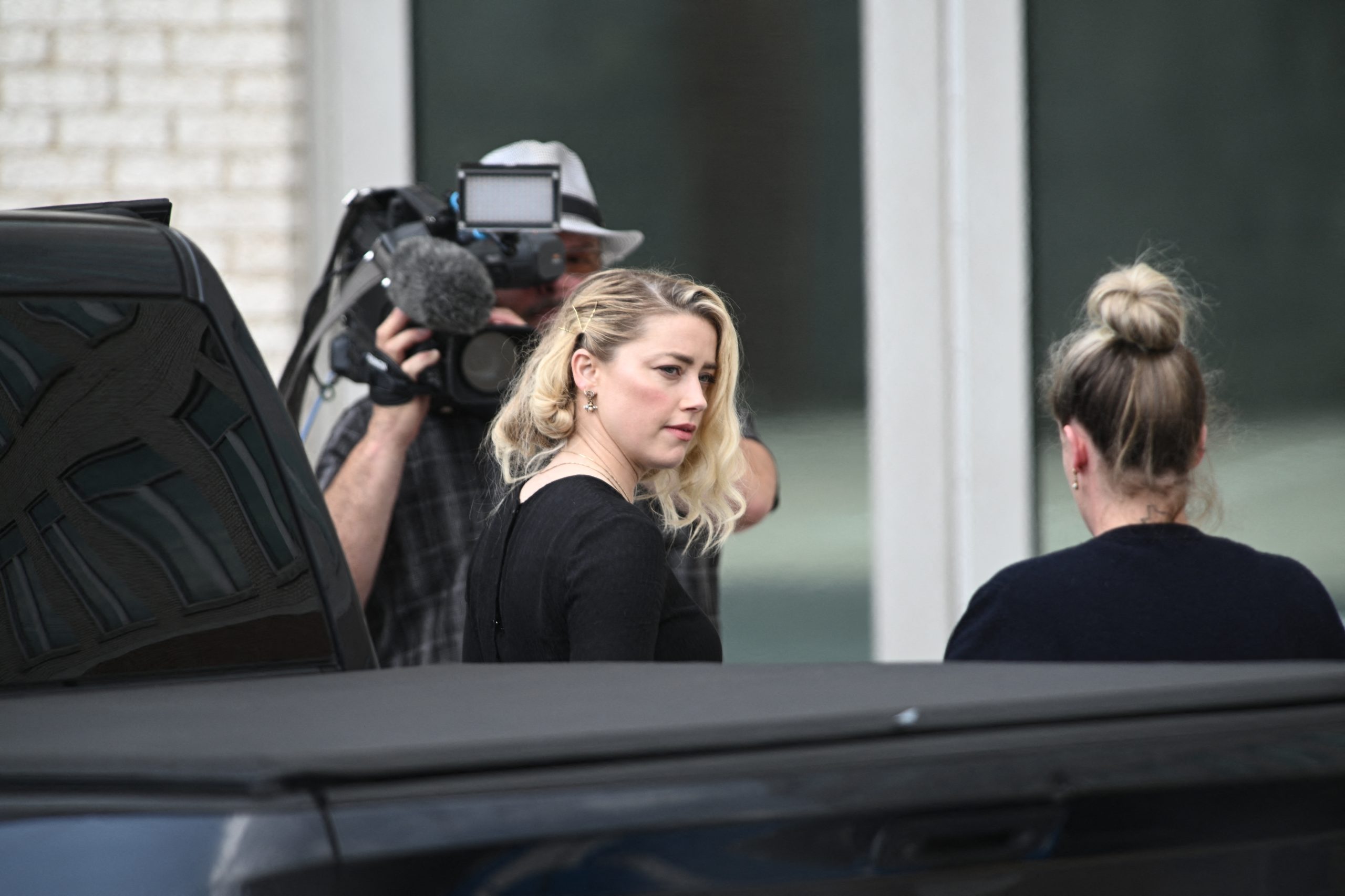Amber Heard aceita pagar 1 milhão de dólares a Johnny Depp para encerrar processo