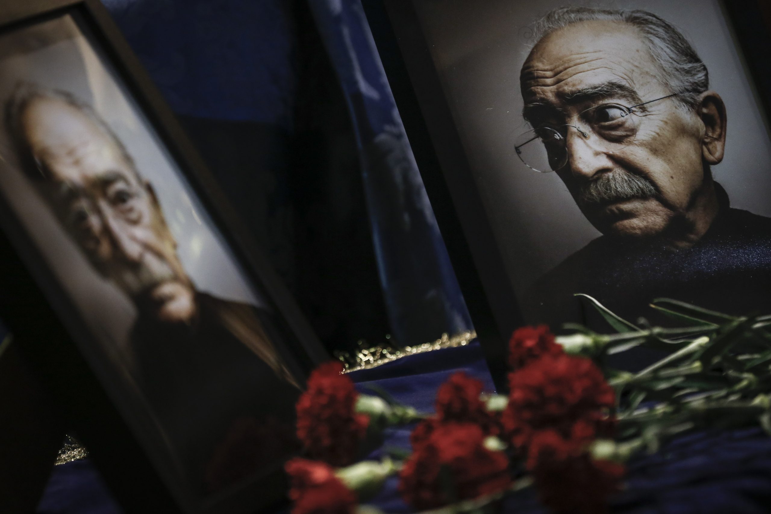 José Mário Branco: Funeral com palmas, música, emoção e um trajeto de silêncio