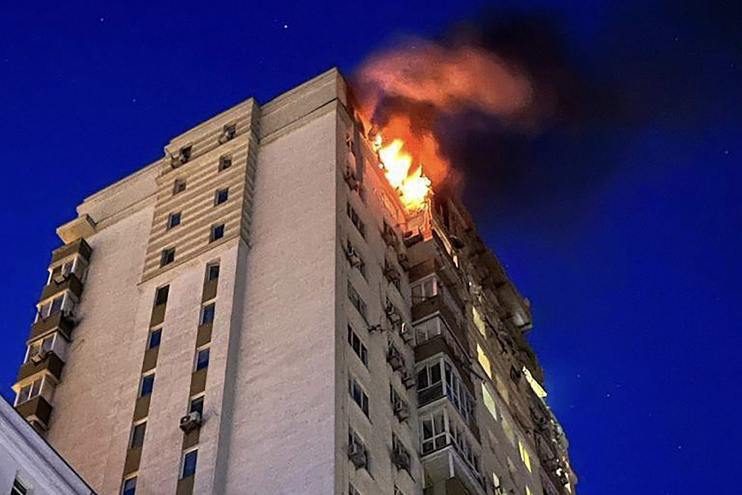 “Ataque massivo” em Kiev faz pelo menos um morto