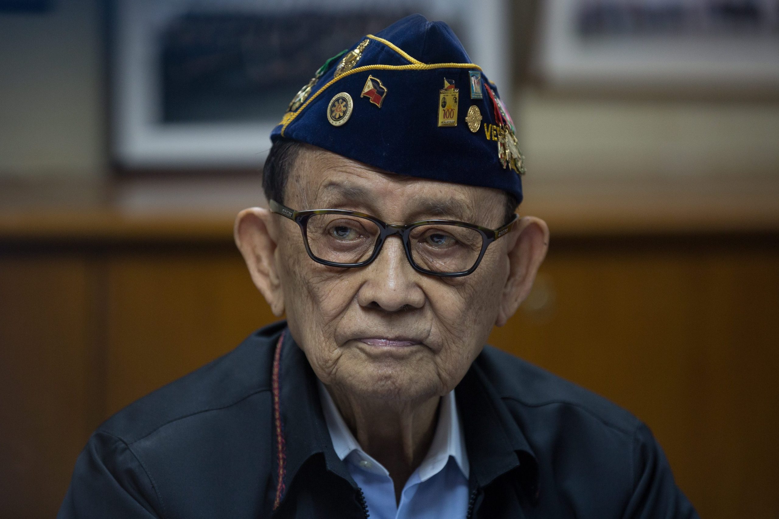 Ex-presidente filipino demite-se do cargo de enviado especial para a China