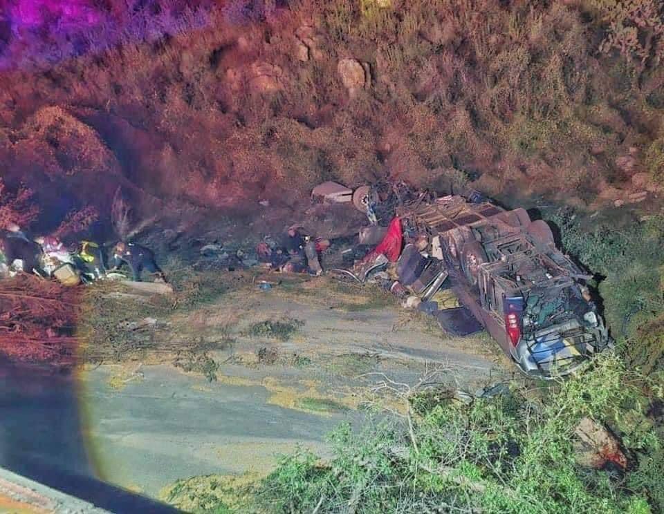 Pelo menos 24 mortos em colisão entre camião e autocarro no México