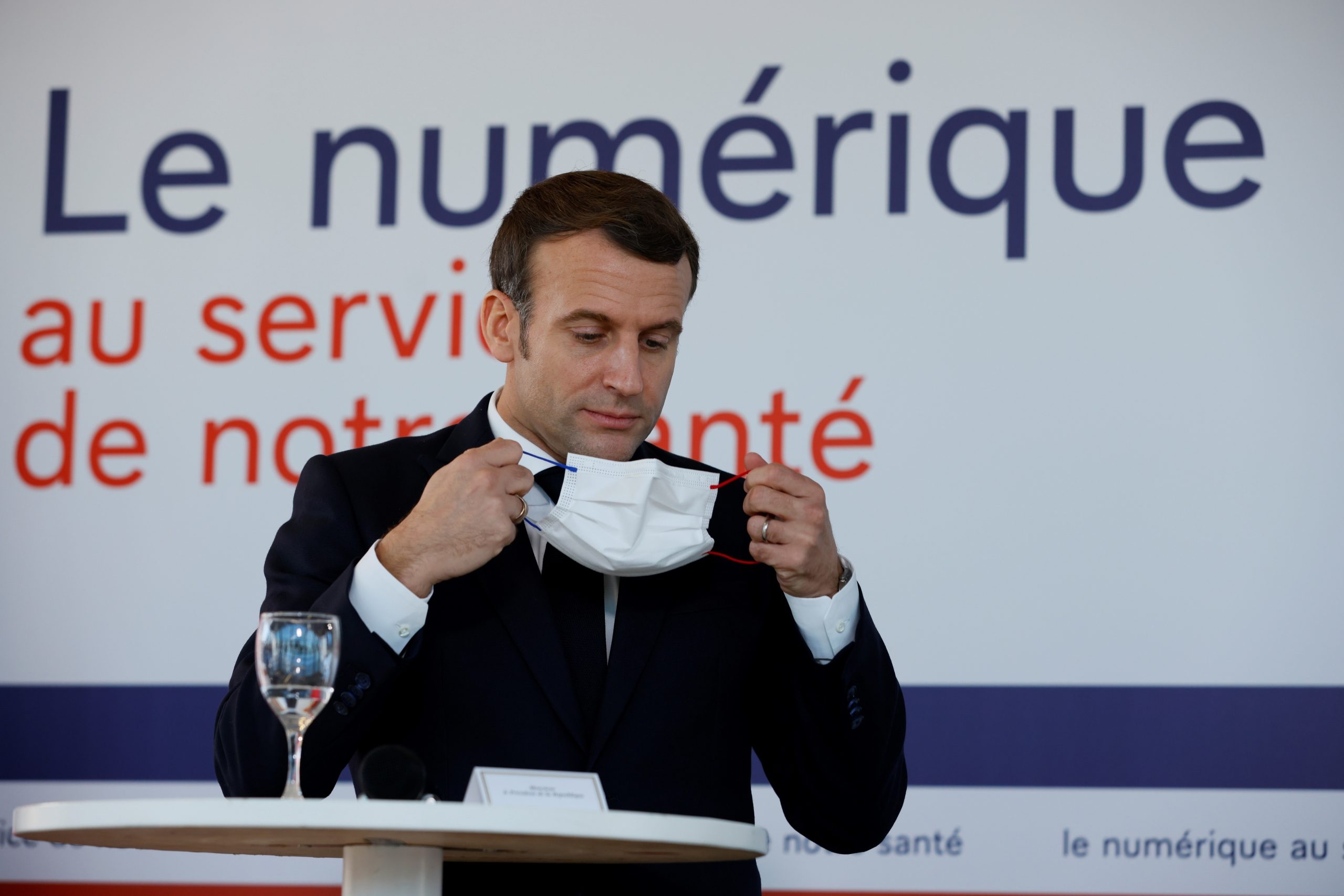 Macron defende em conversa com Xi Jinping reforço das relações entre China e Europa