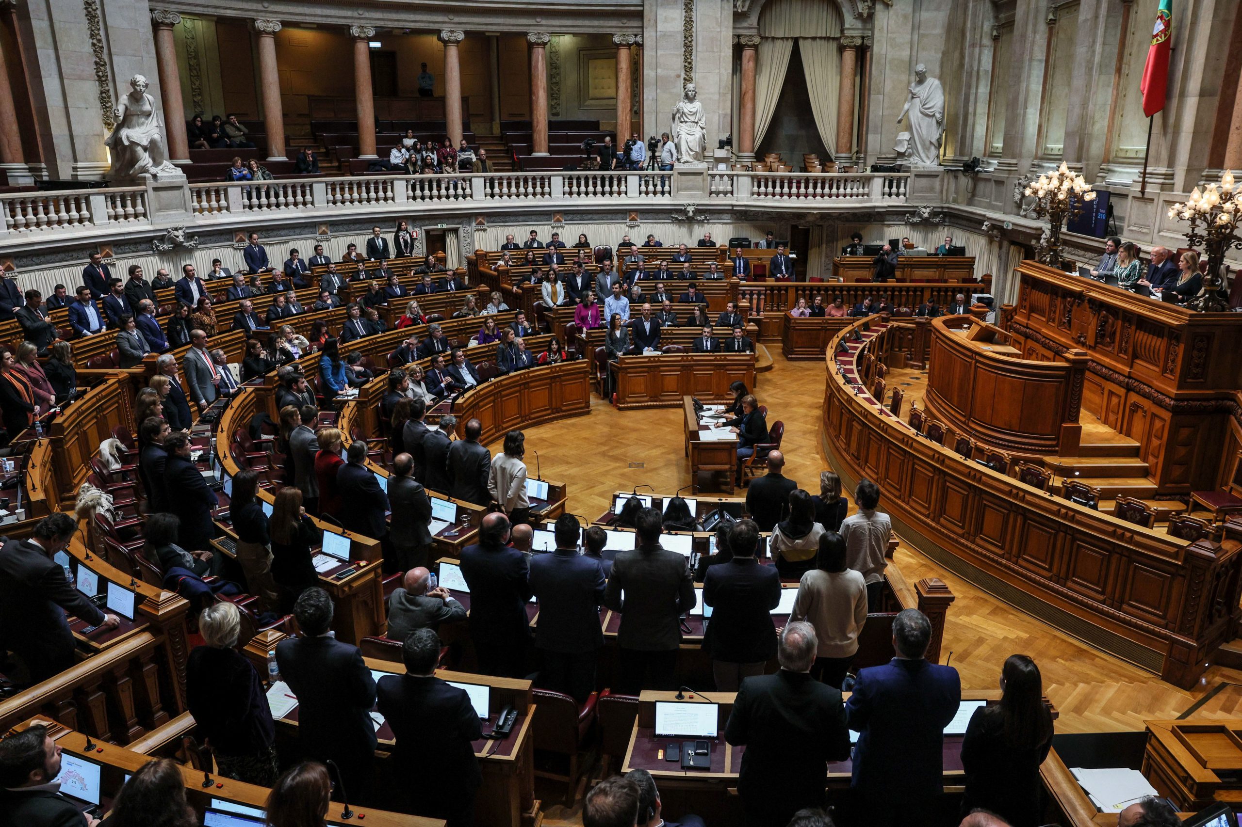 Deputados aprovam pedidos de baixas até três dias através do SNS24