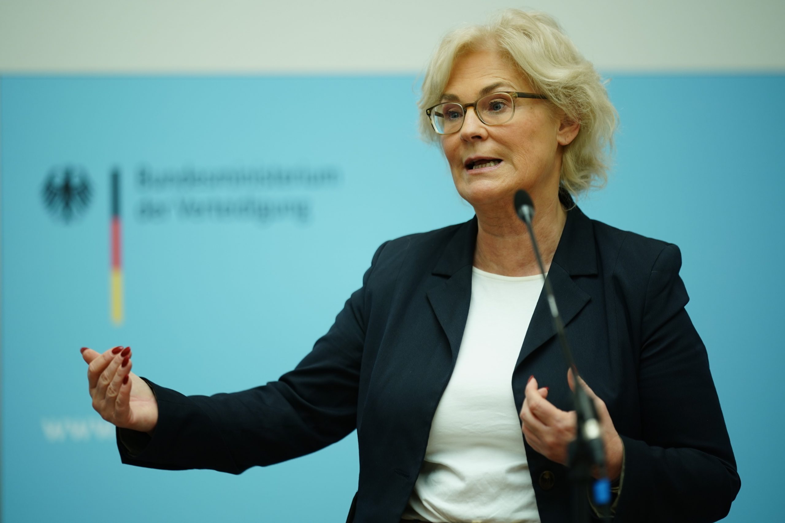 Ministra da Defesa da Alemanha apresentou a demissão