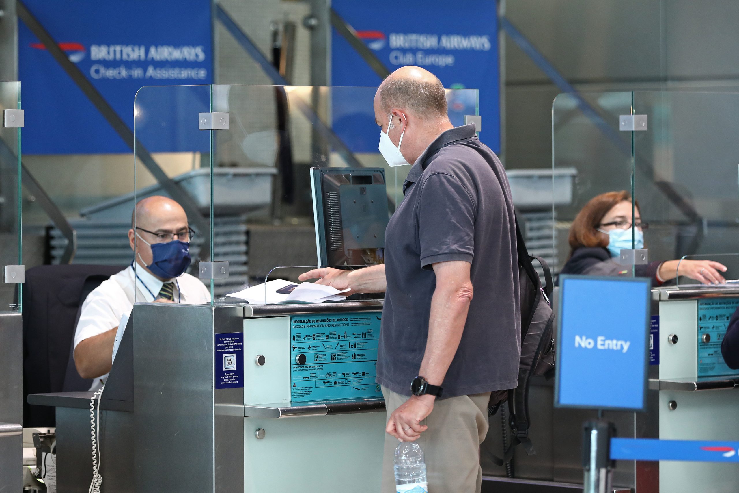 Covid-19: Passageiros dizem que certificado digital facilita viagens