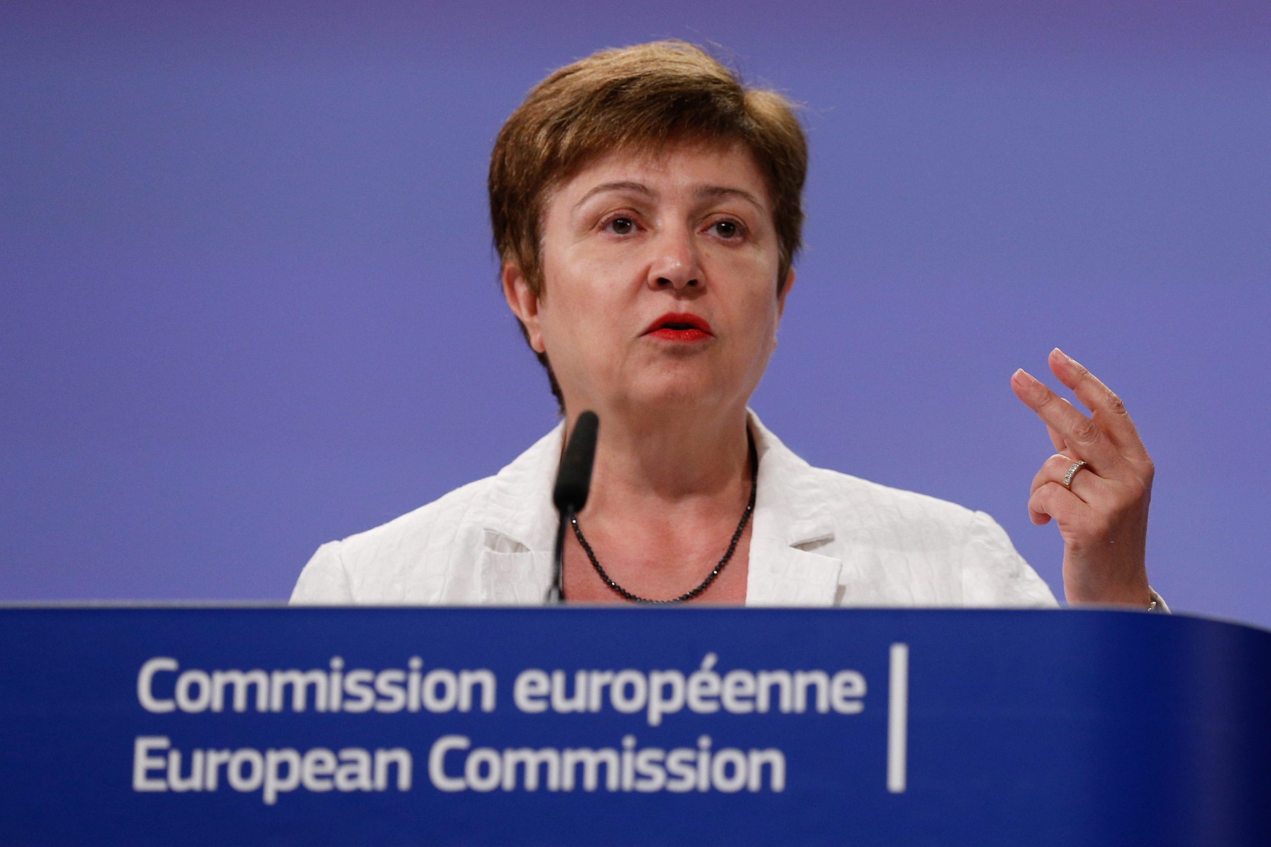 Comissão Europeia: Oettinger acumula funções e candidatura de Georgieva vai ser “transparente”