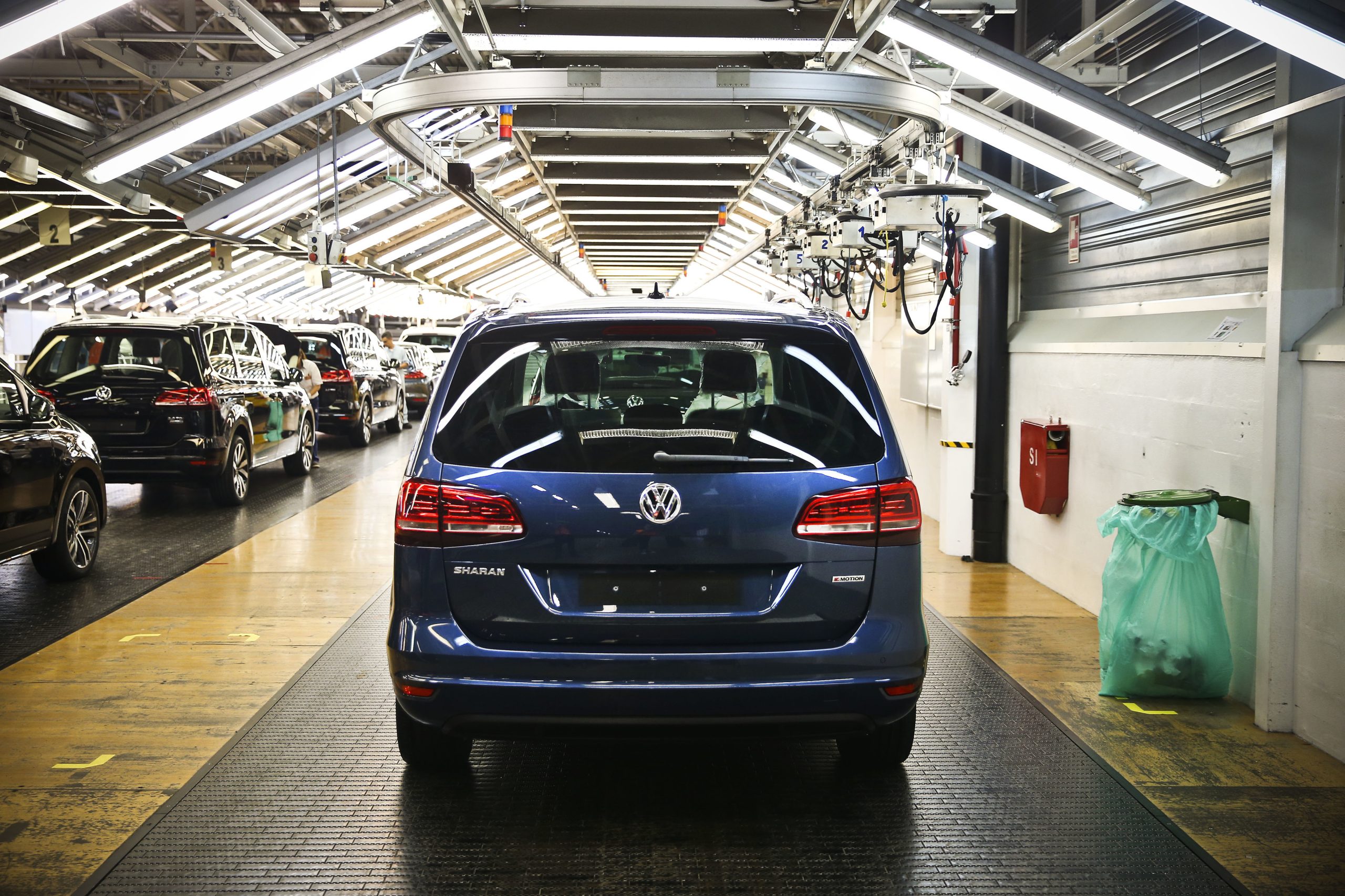 Covid-19: Maioria das fábricas da Volkswagen na Europa fecham por duas a três semanas