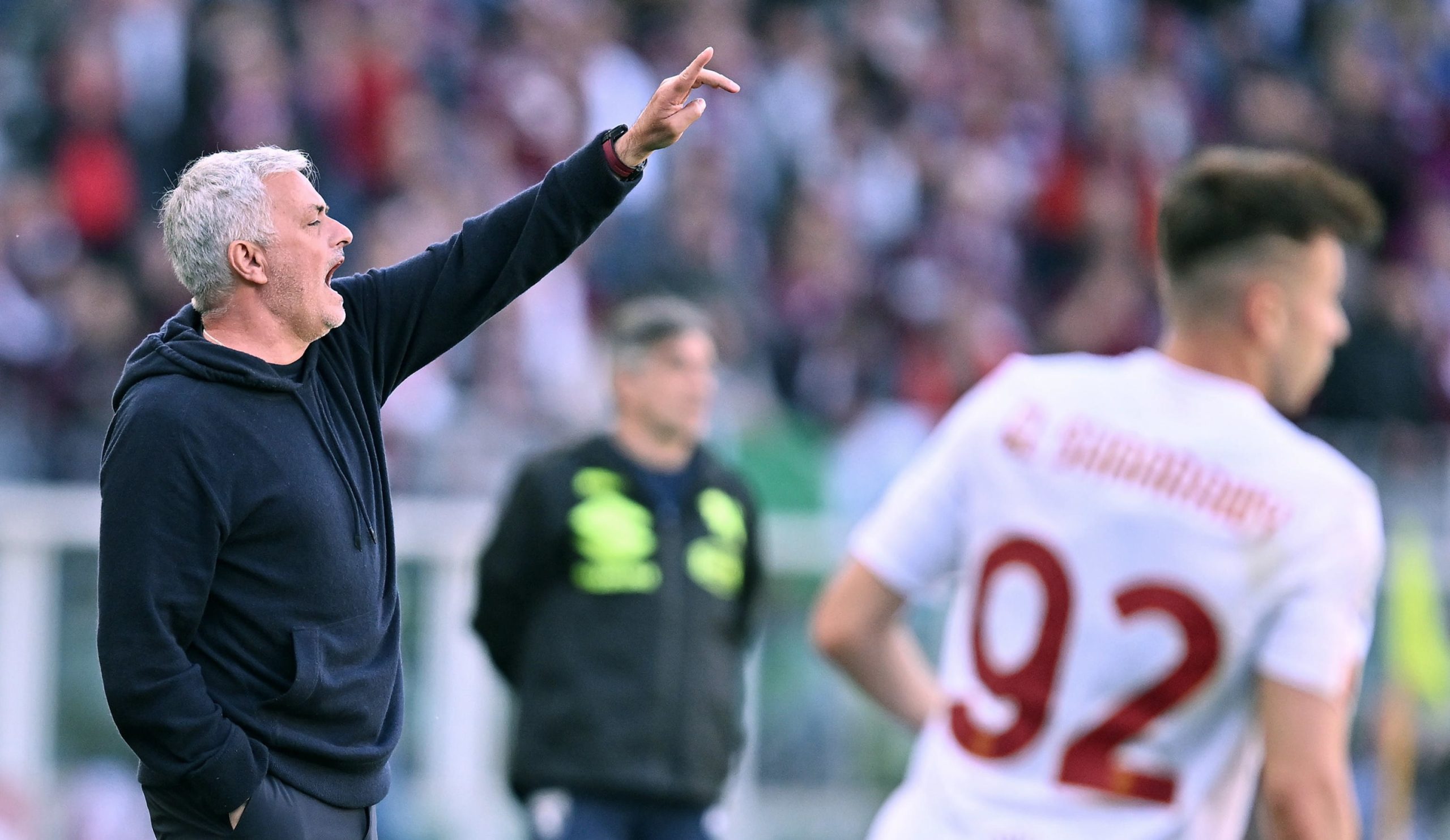 Mourinho guia Roma à vitória tangencial em Turim e ao pódio na Serie A