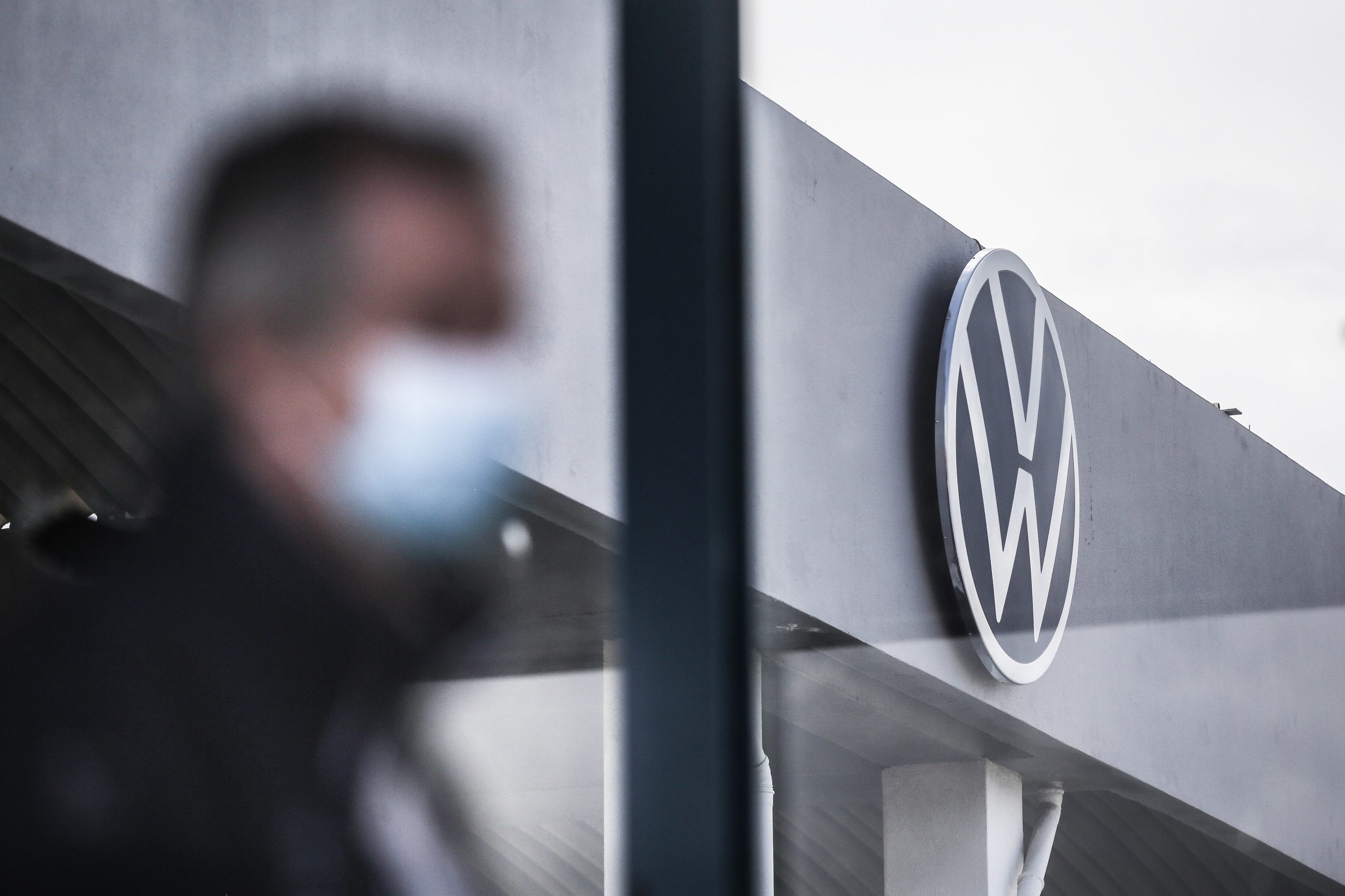 Autoeuropa prolonga layoff até 17 de julho mas paga salários na íntegra