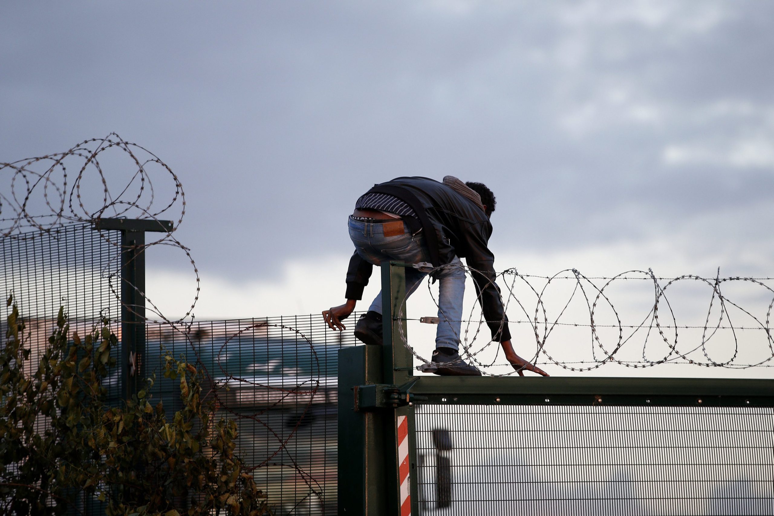 Reino Unido pede a França acordo sobre “novas soluções” para a migração