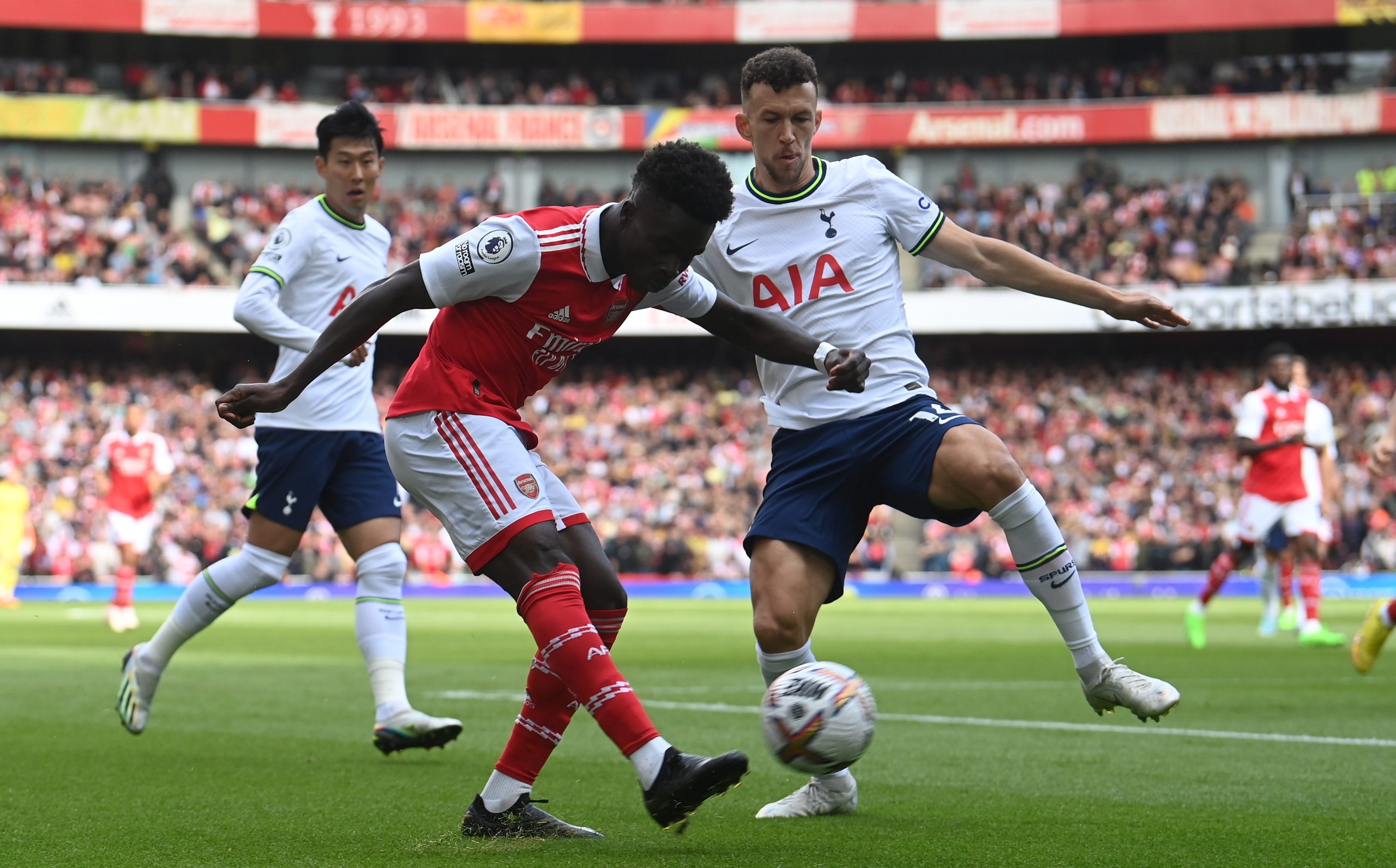 Premier League: Arsenal segura liderança com vitória frente ao Tottenham