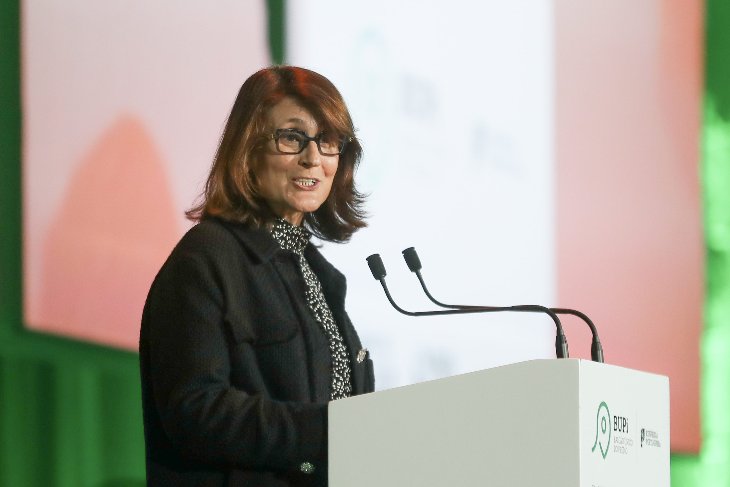 Ministra da Justiça aponta aprovação de estatuto dos oficiais de justiça como solução dos problemas