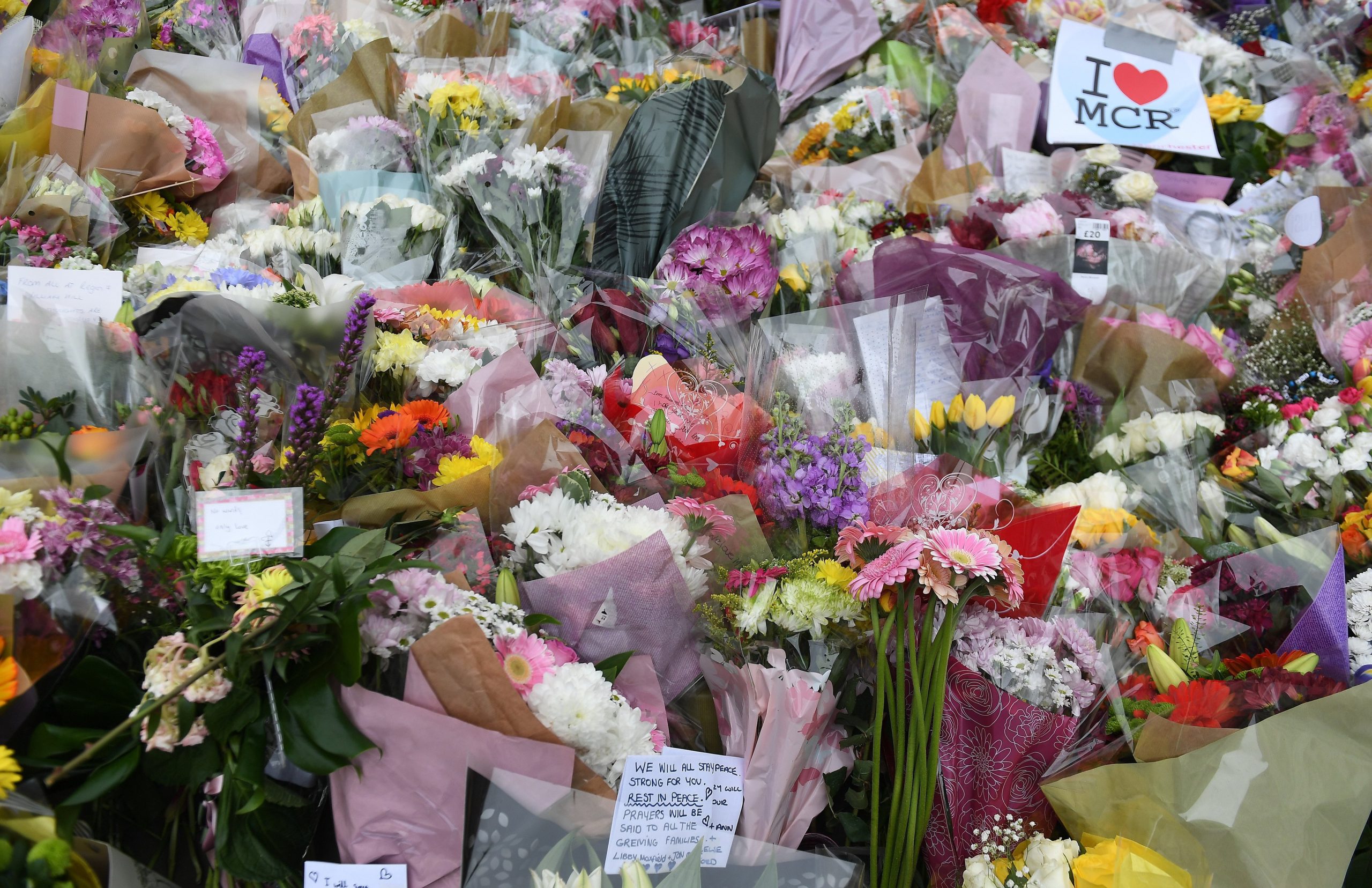 Número de feridos no atentado de Manchester sobe para 75