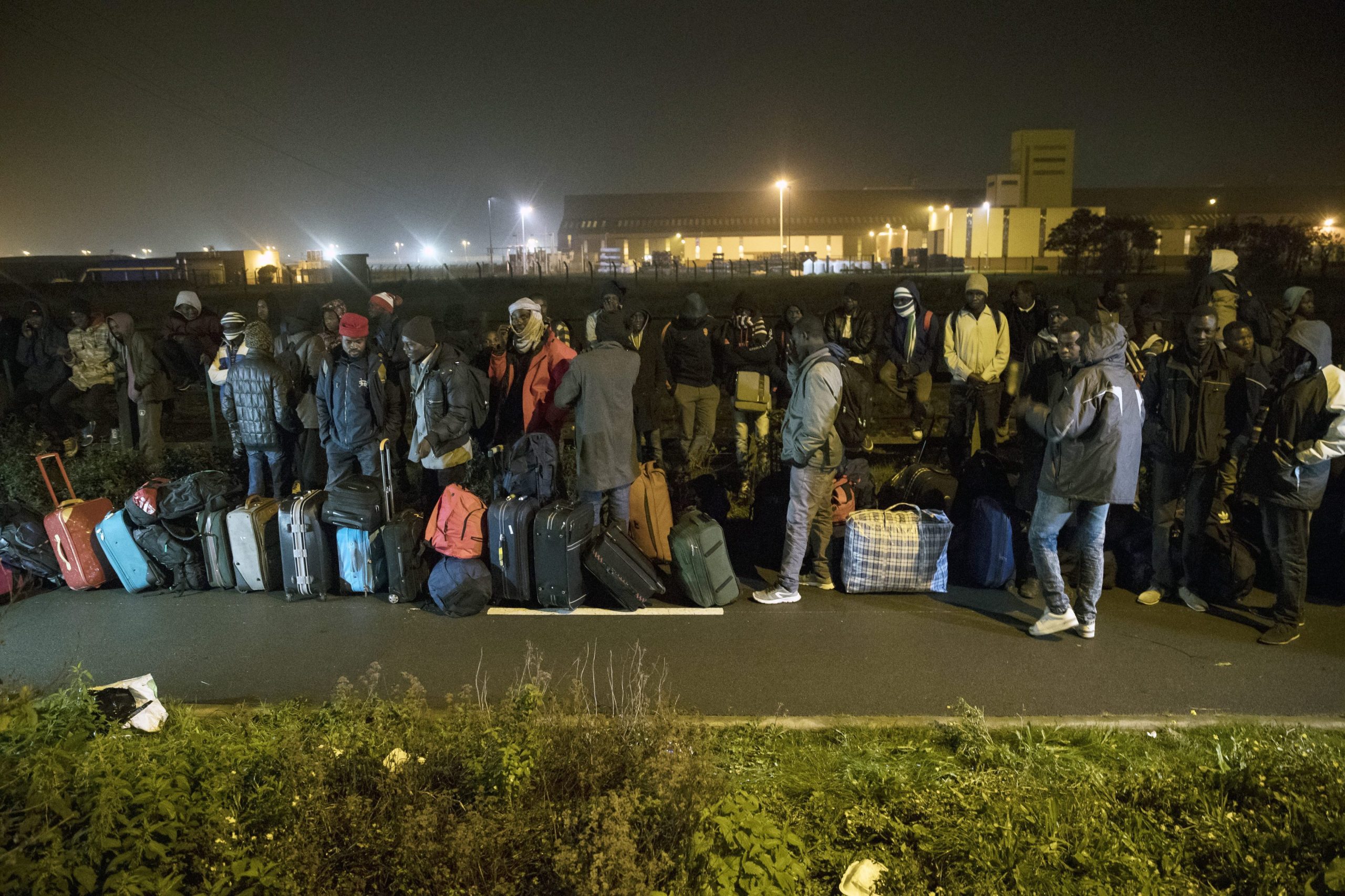 “Qualquer sítio em França será melhor que a selva”. Primeiro autocarro deixa campo de refugiados de Calais