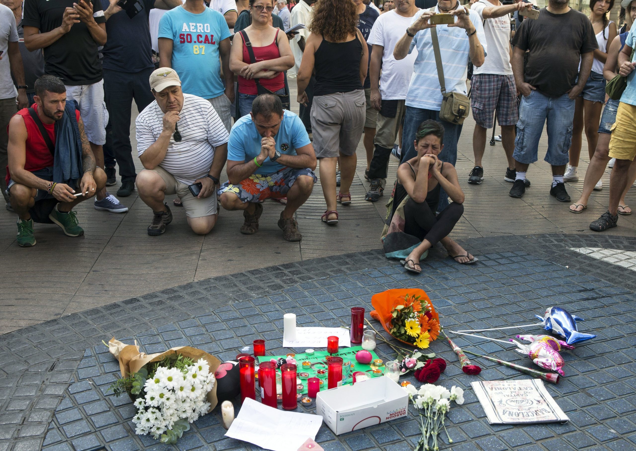 Milhares em silêncio em Barcelona. Um minuto pelas vítimas do atentado