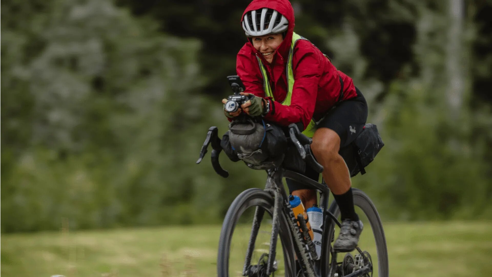 Norte-americana torna-se a mulher mais rápida a dar a volta ao mundo de bicicleta