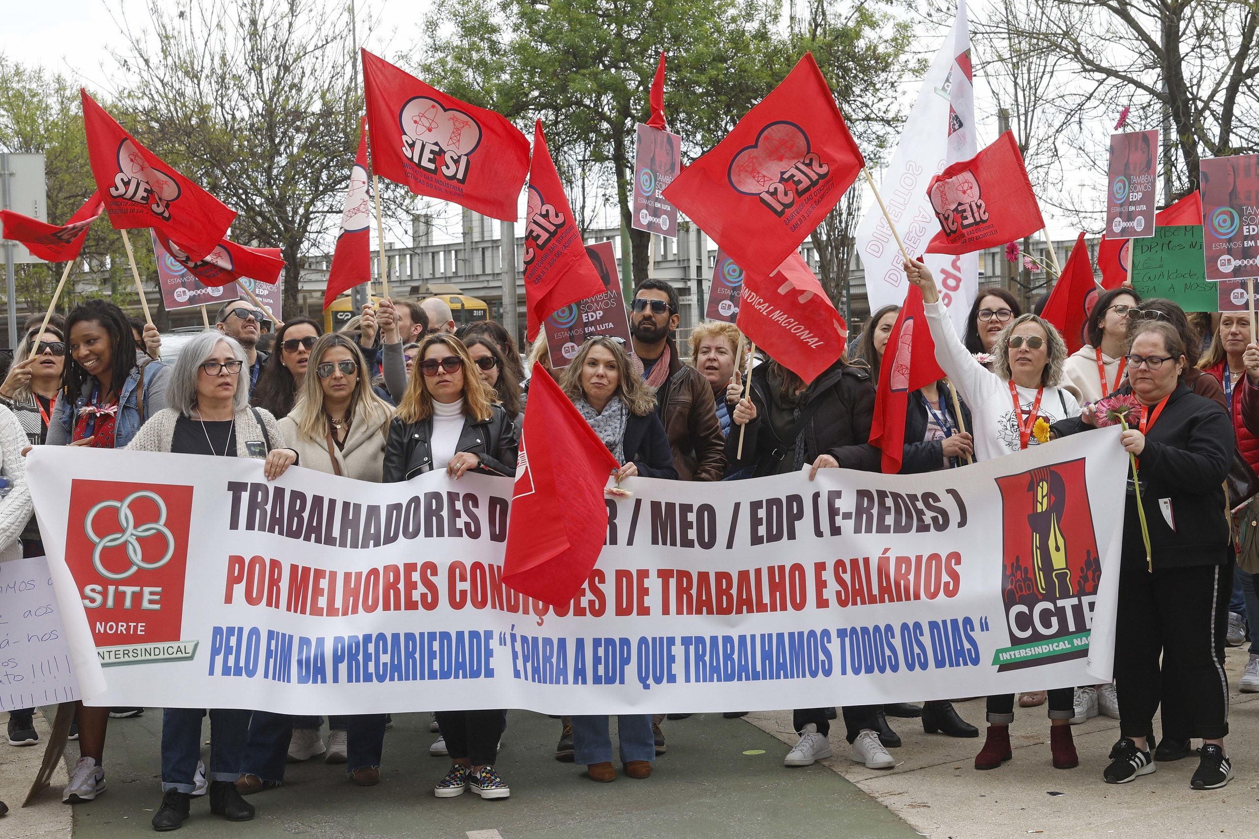 EDP: Trabalhadores das lojas e ‘call centers’ concentrados em Lisboa contra precariedade