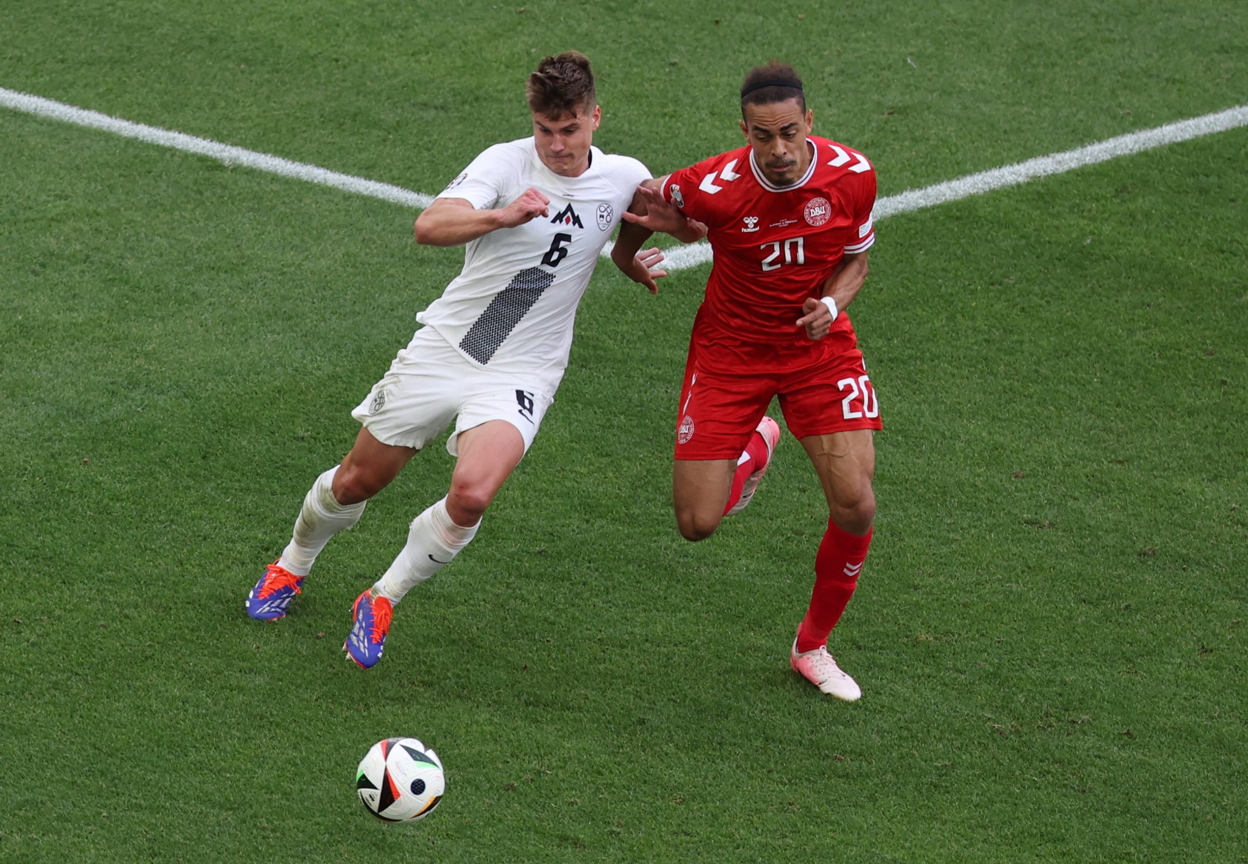 Dinamarca e Eslovénia selam primeiro empate da prova
