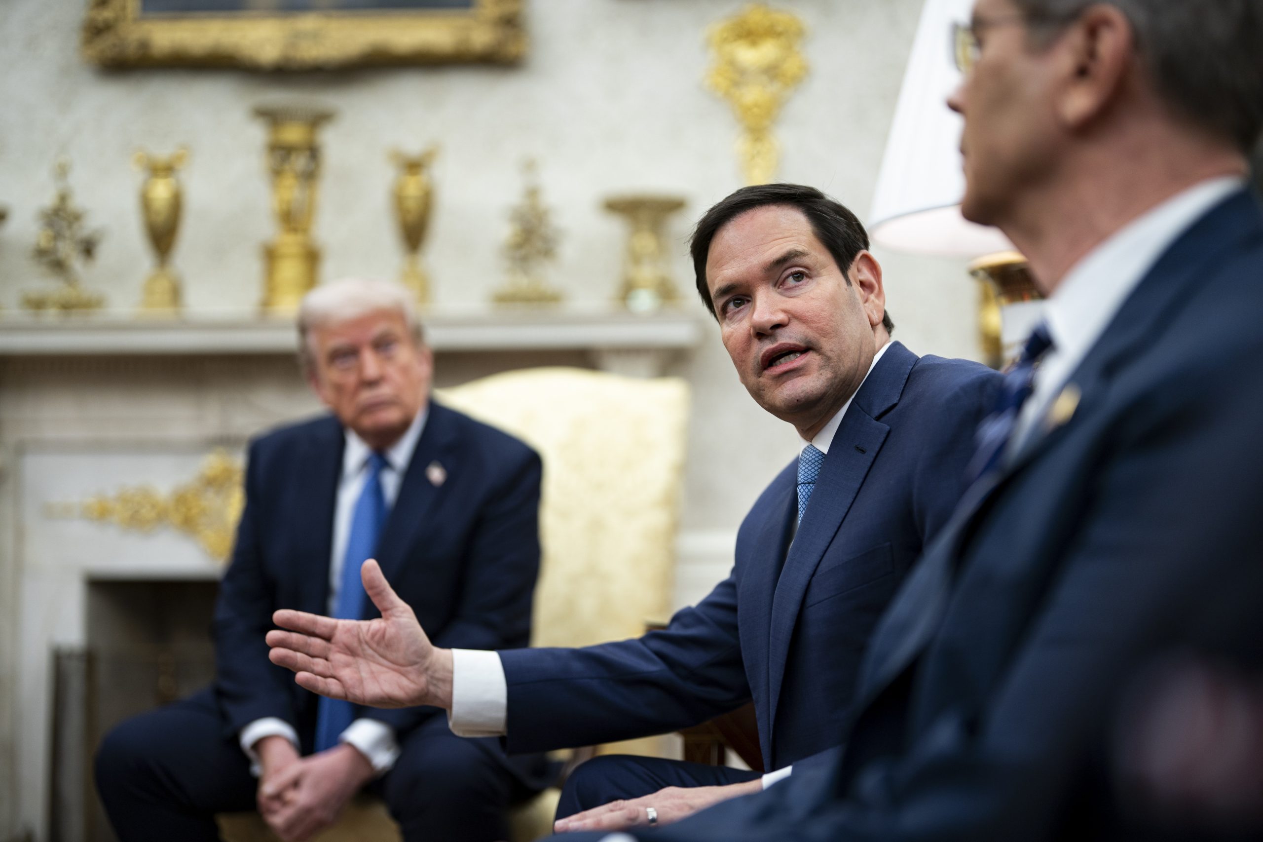Marco Rubio defende deportação de imigrantes mas afirma que devem ter processo justo