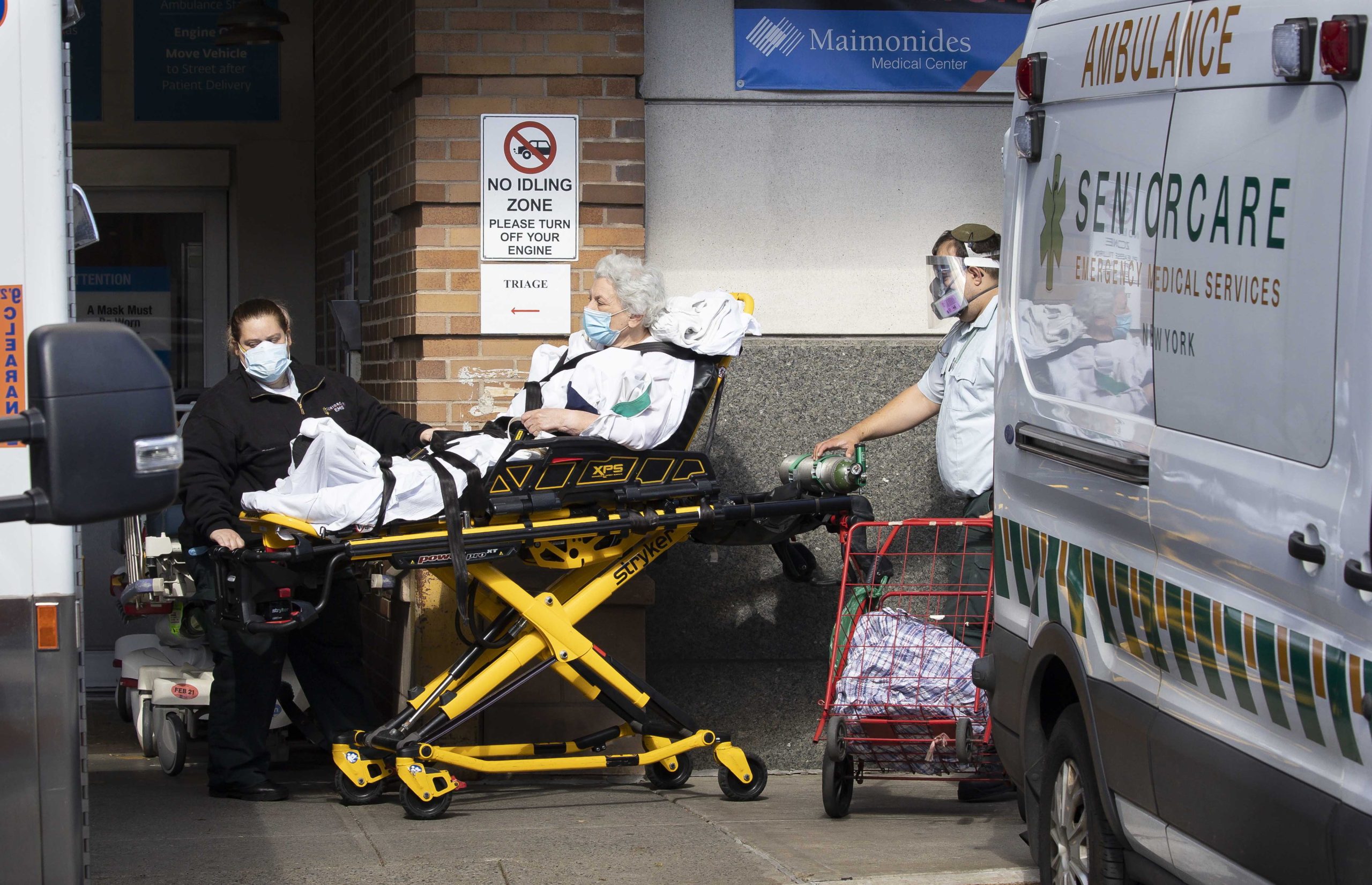 Covid-19: Doenças crónicas e falhas na saúde pública alimentaram mortes, diz estudo