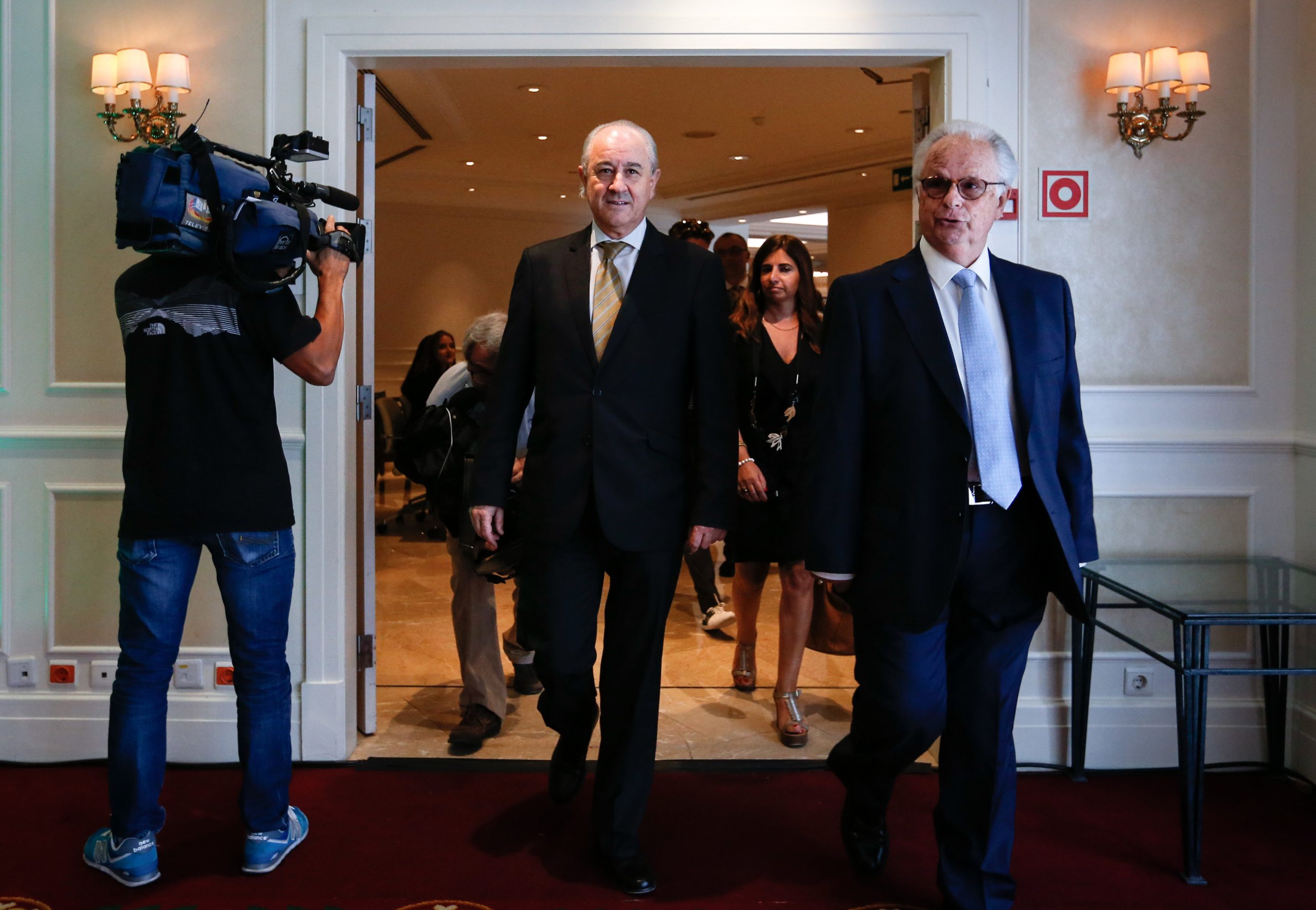 Líder do PSD questiona se Governo está a cumprir Constituição em matéria de Saúde