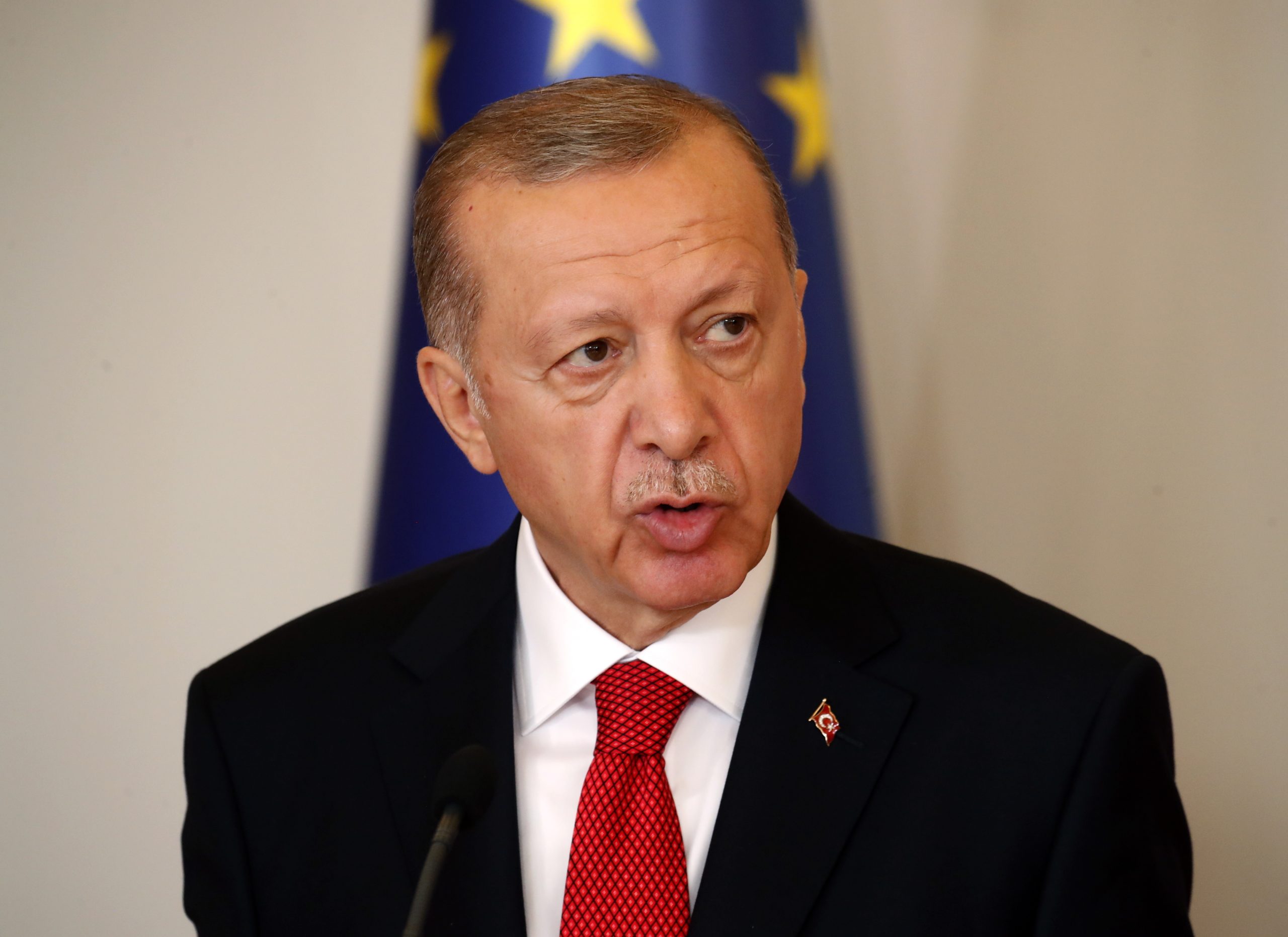 Turquia admite comprar aviões de combate à Rússia caso Washington recuse ceder os caças F-16