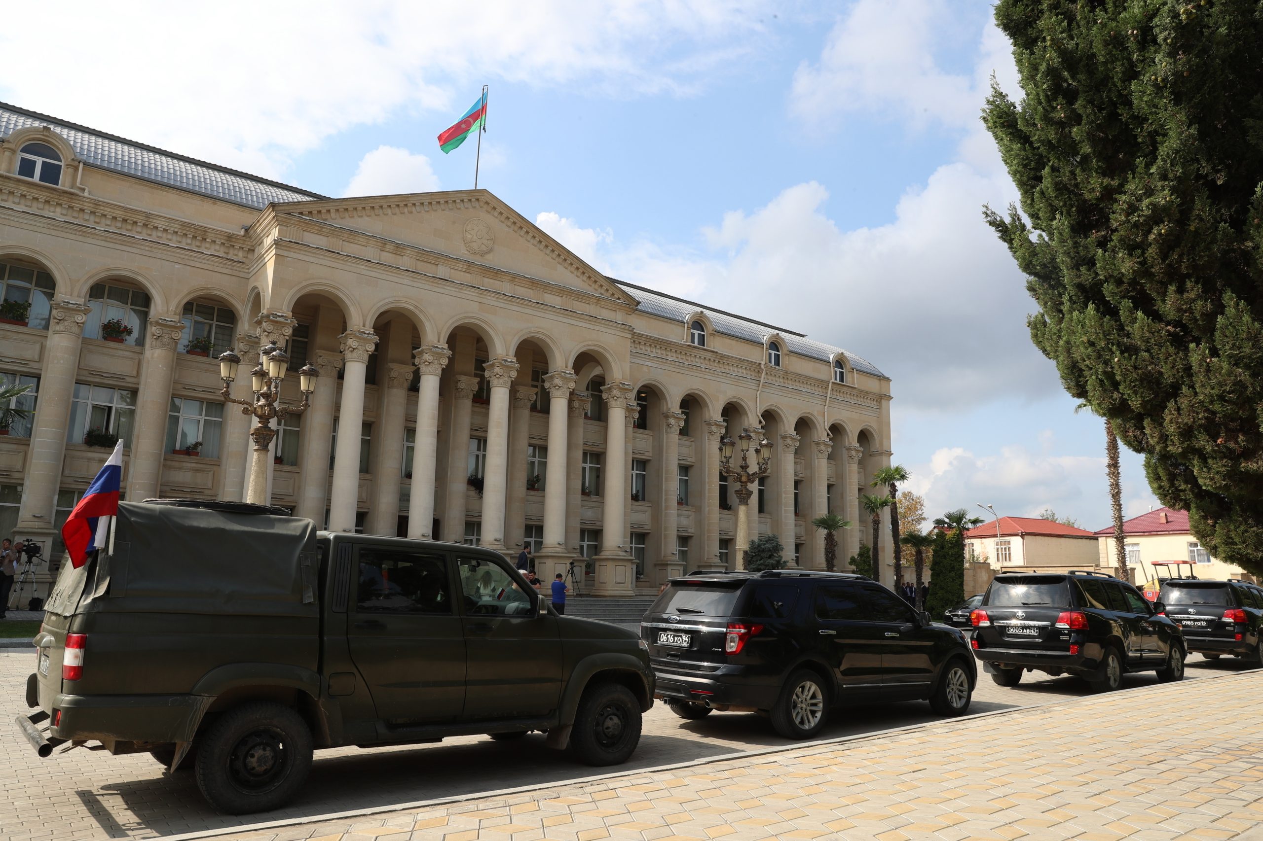 Separatistas de Nagorno-Karabakh negoceiam retirada de tropas e entregam armas