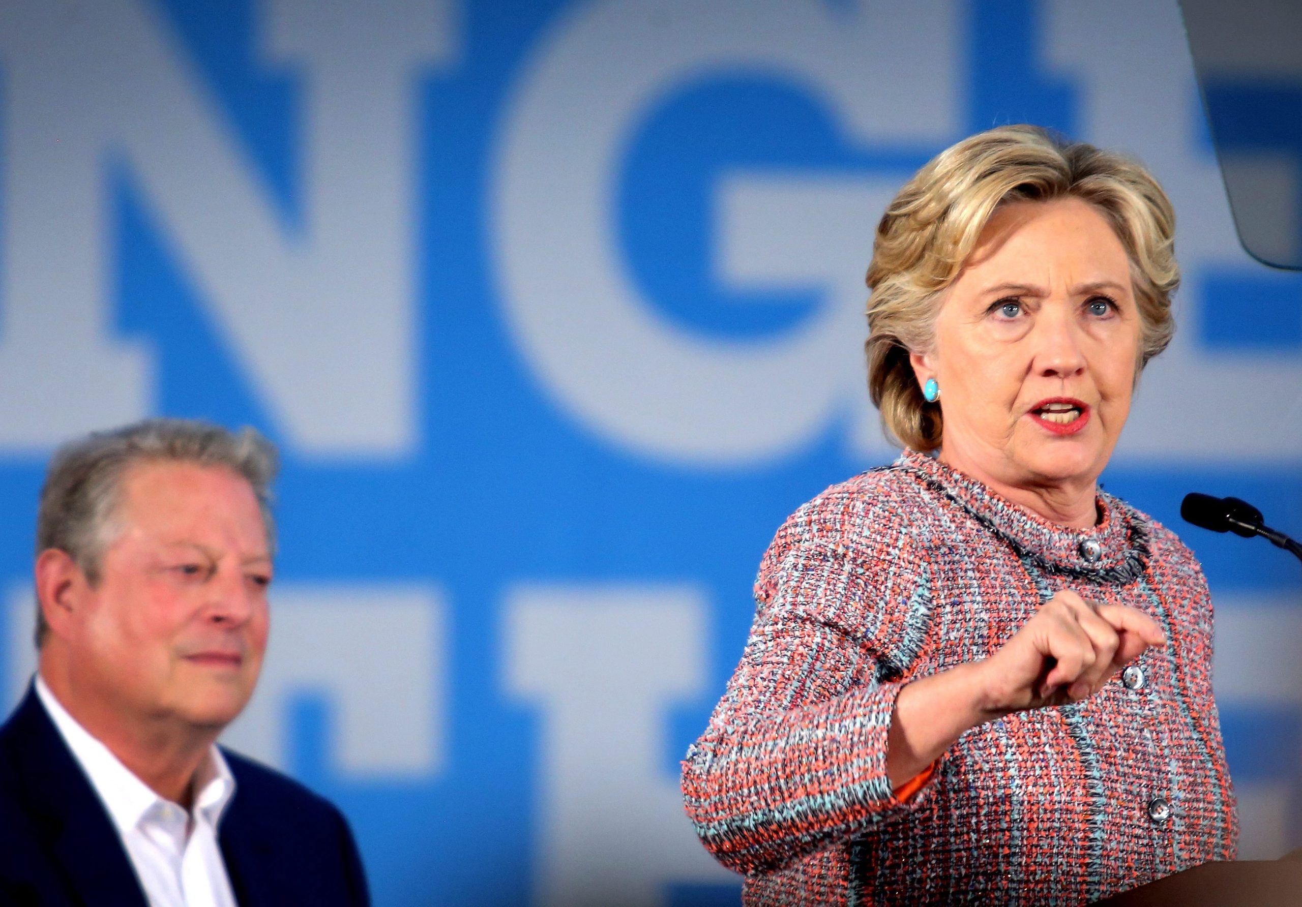 Hillary Clinton reforça vantagem face a Donald Trump, segundo sondagens