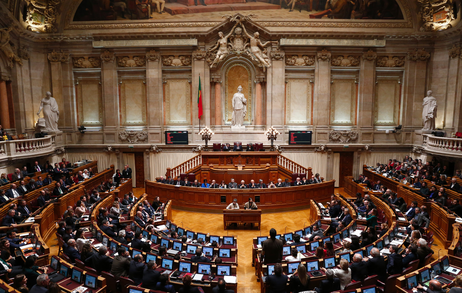 Parlamento debate a 11 de outubro conclusões do grupo de trabalho sobre dívida pública