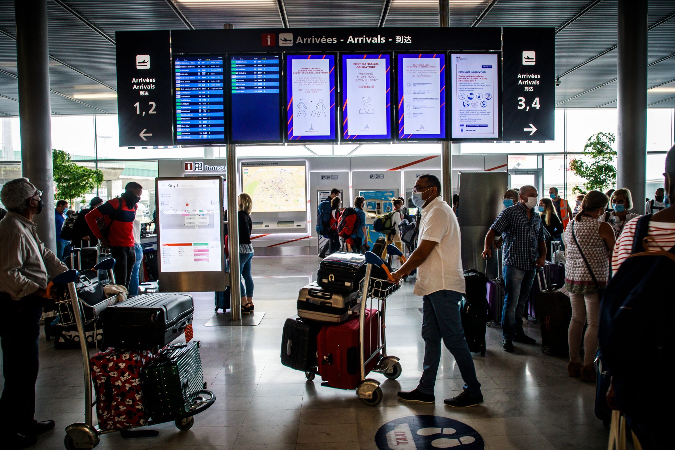 Tempestade em França deixa aeroporto de Paris/Orly com vários voos cancelados