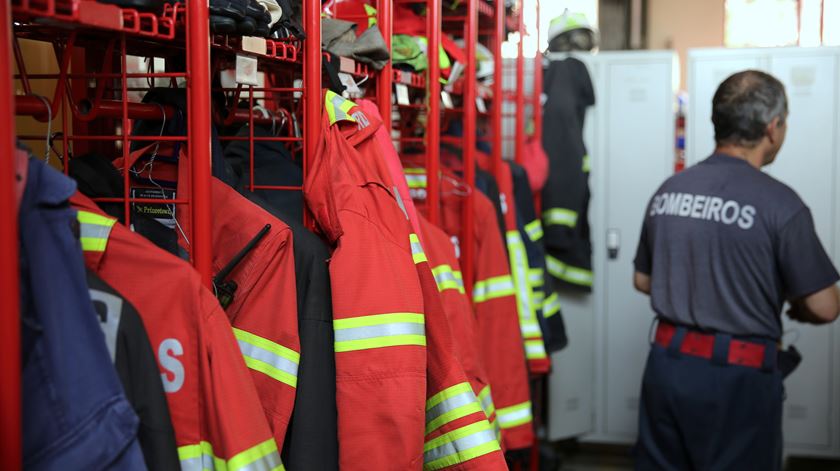 Bombeiros: Corporações de Castelo Branco deixaram de comunicar informação à ANPC a partir da meia-noite