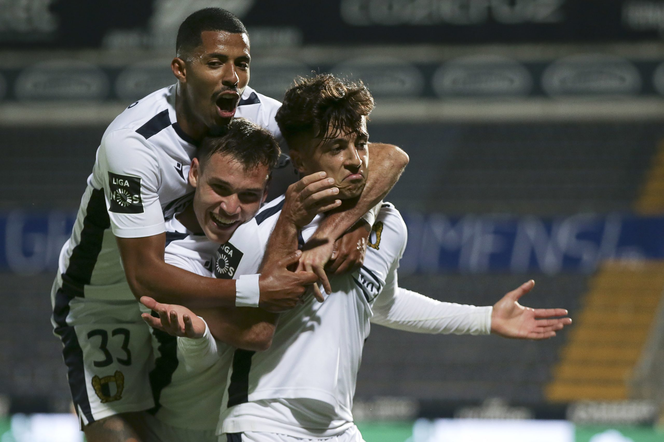 Famalicão vence Paços de Ferreira e afasta-se da zona de despromoção