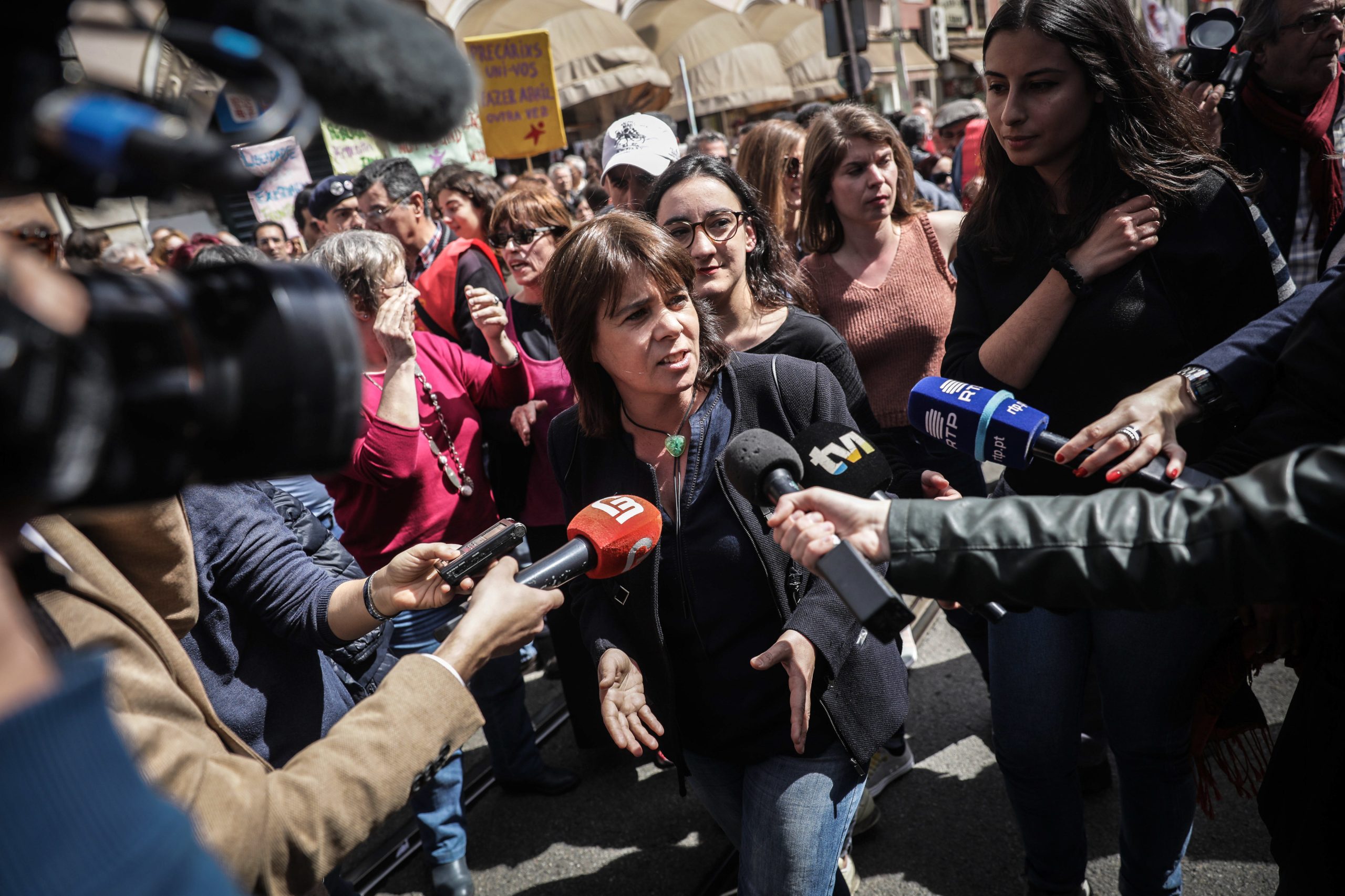 1.º de Maio. Bloco fala no arranque da manifestação em Lisboa com alguns encontrões ao redor