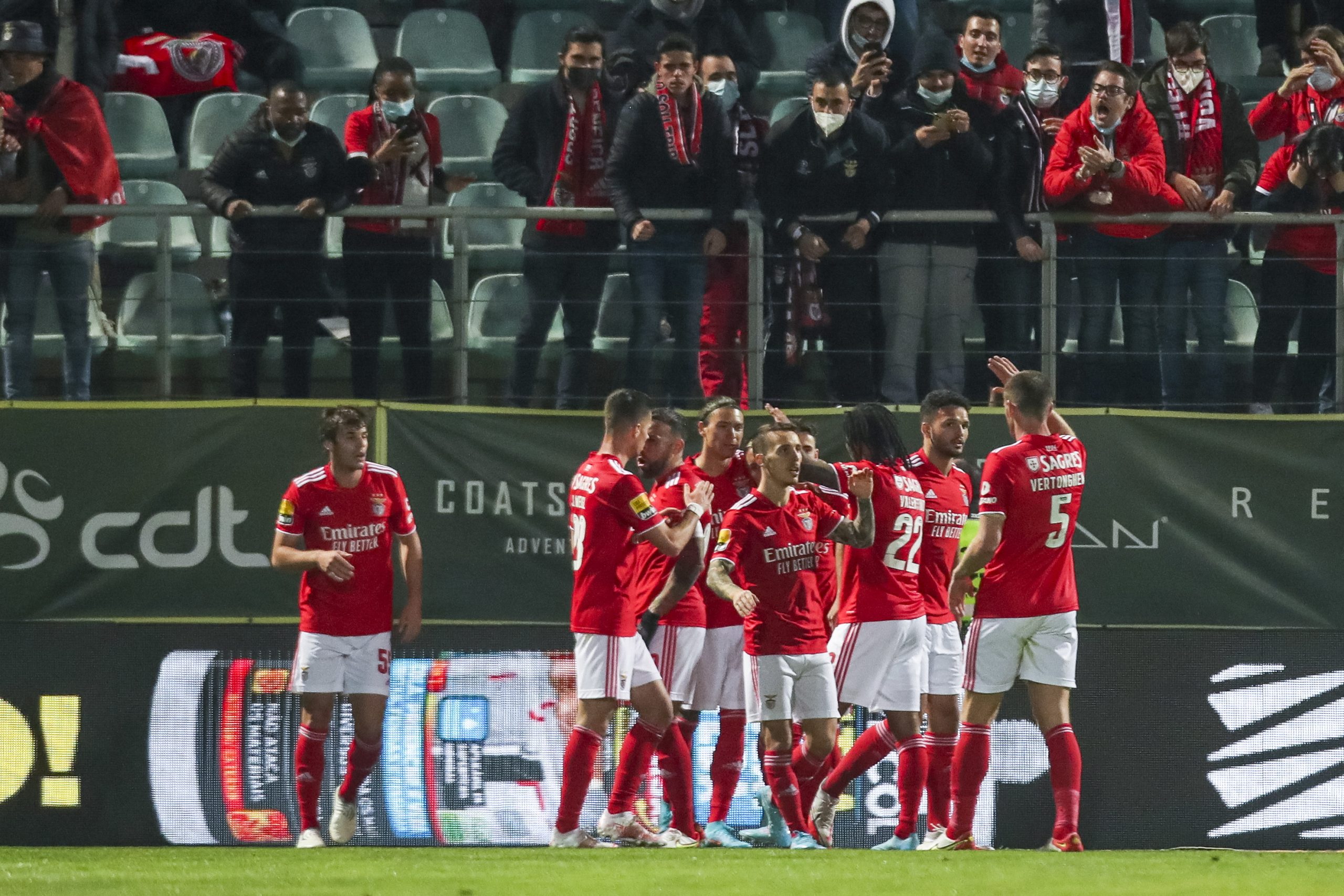 Benfica regressa aos triunfos com vitória em Tondela