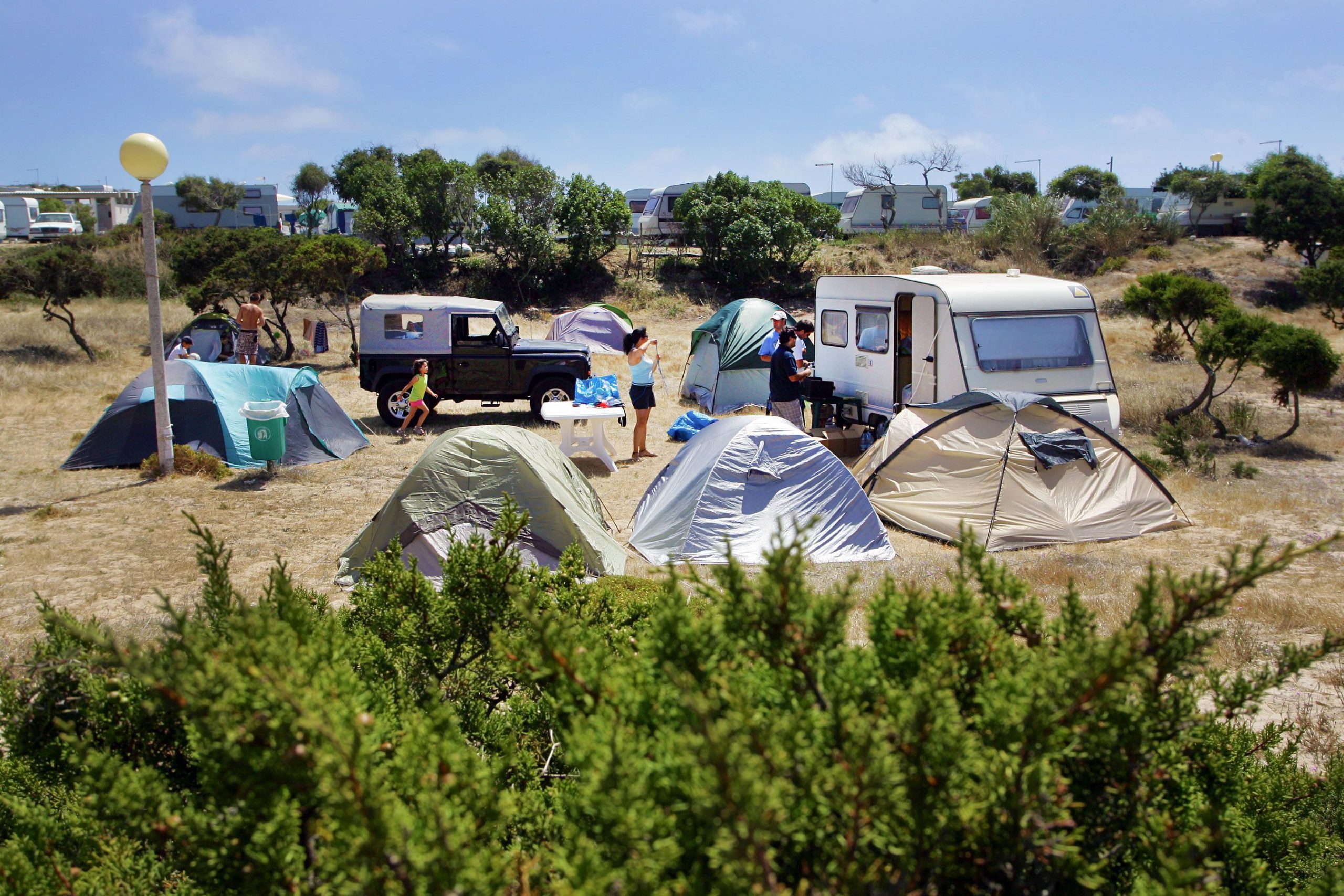 Covid-19: Utentes dos parques de campismo têm até 6.ª feira para sair mas residentes podem ficar
