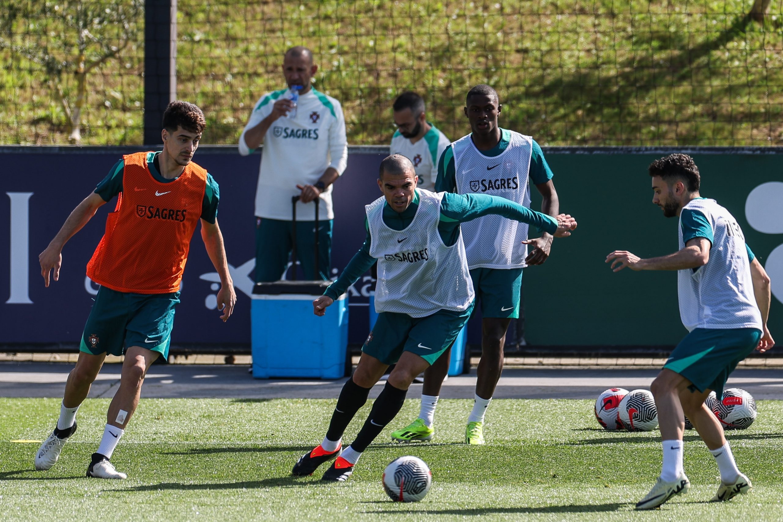 Rui Patrício e Pepe entre os regressos no ‘onze’ luso frente à Suécia